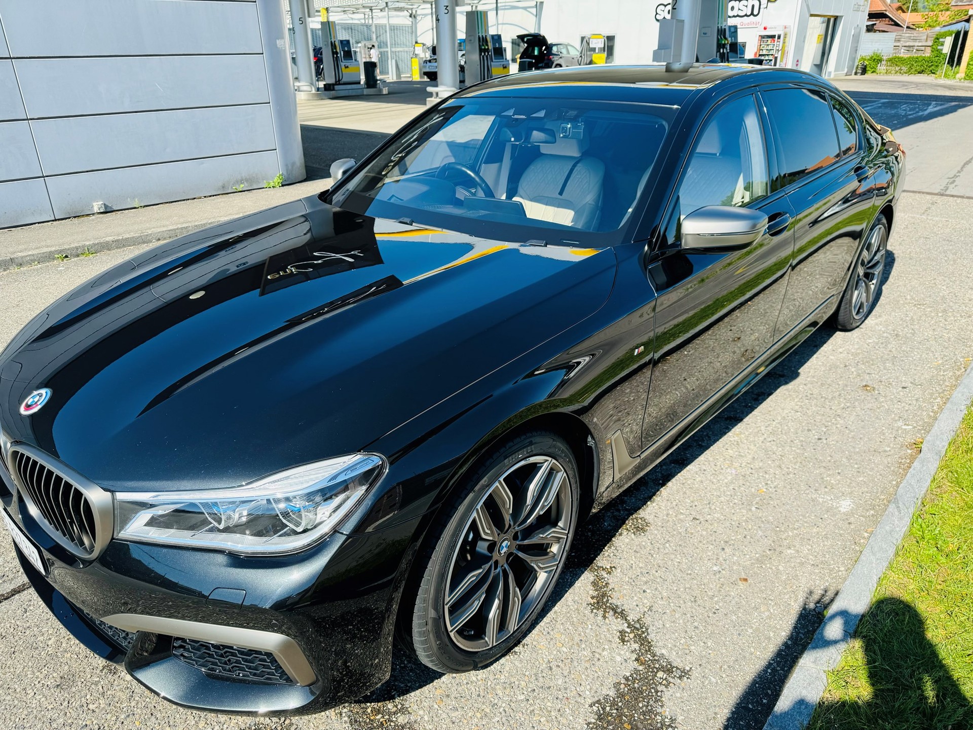 BMW M760Li xDrive Steptronic-image-3