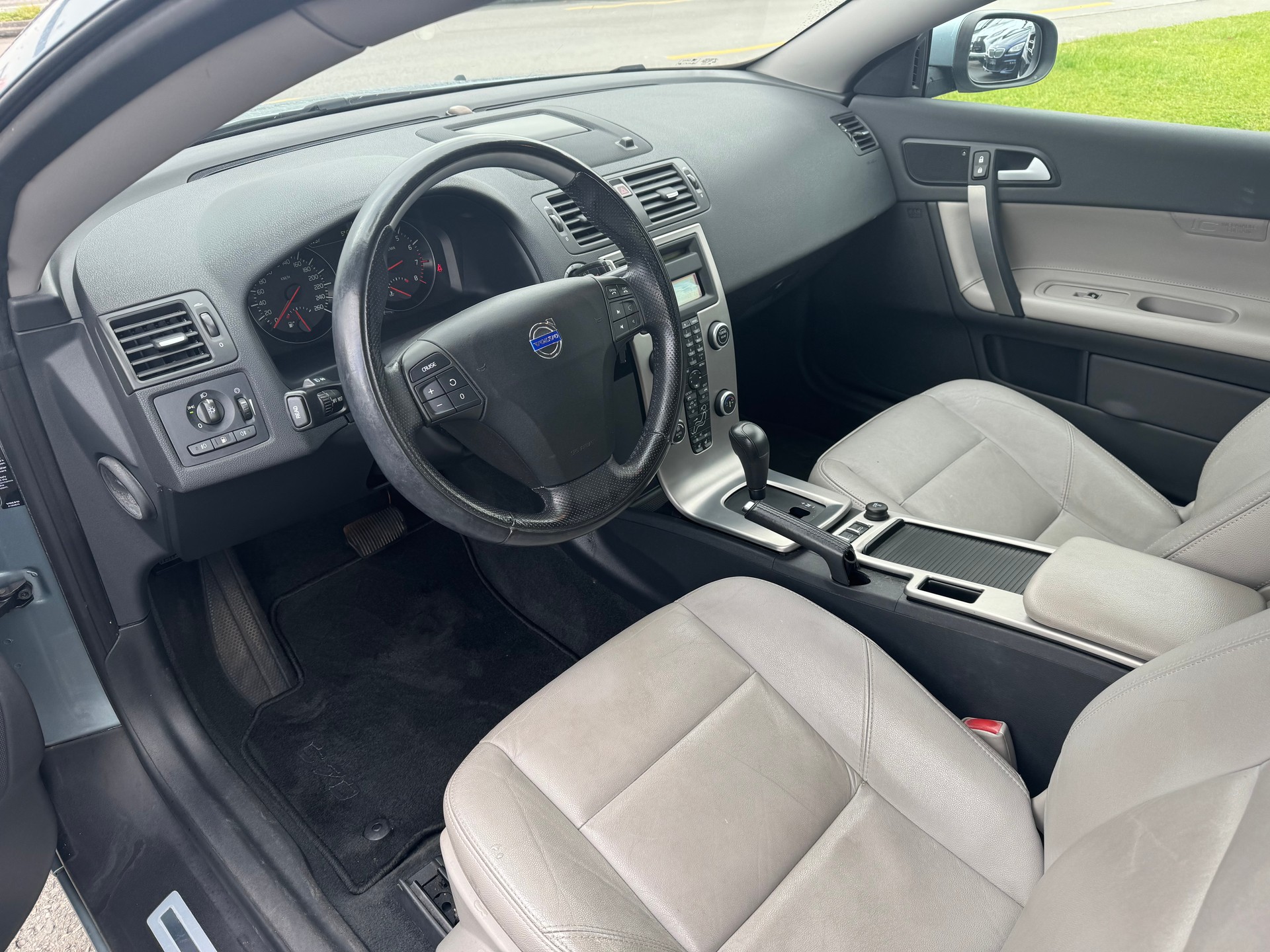 VOLVO C70 T5 Momentum Geartronic-image-8