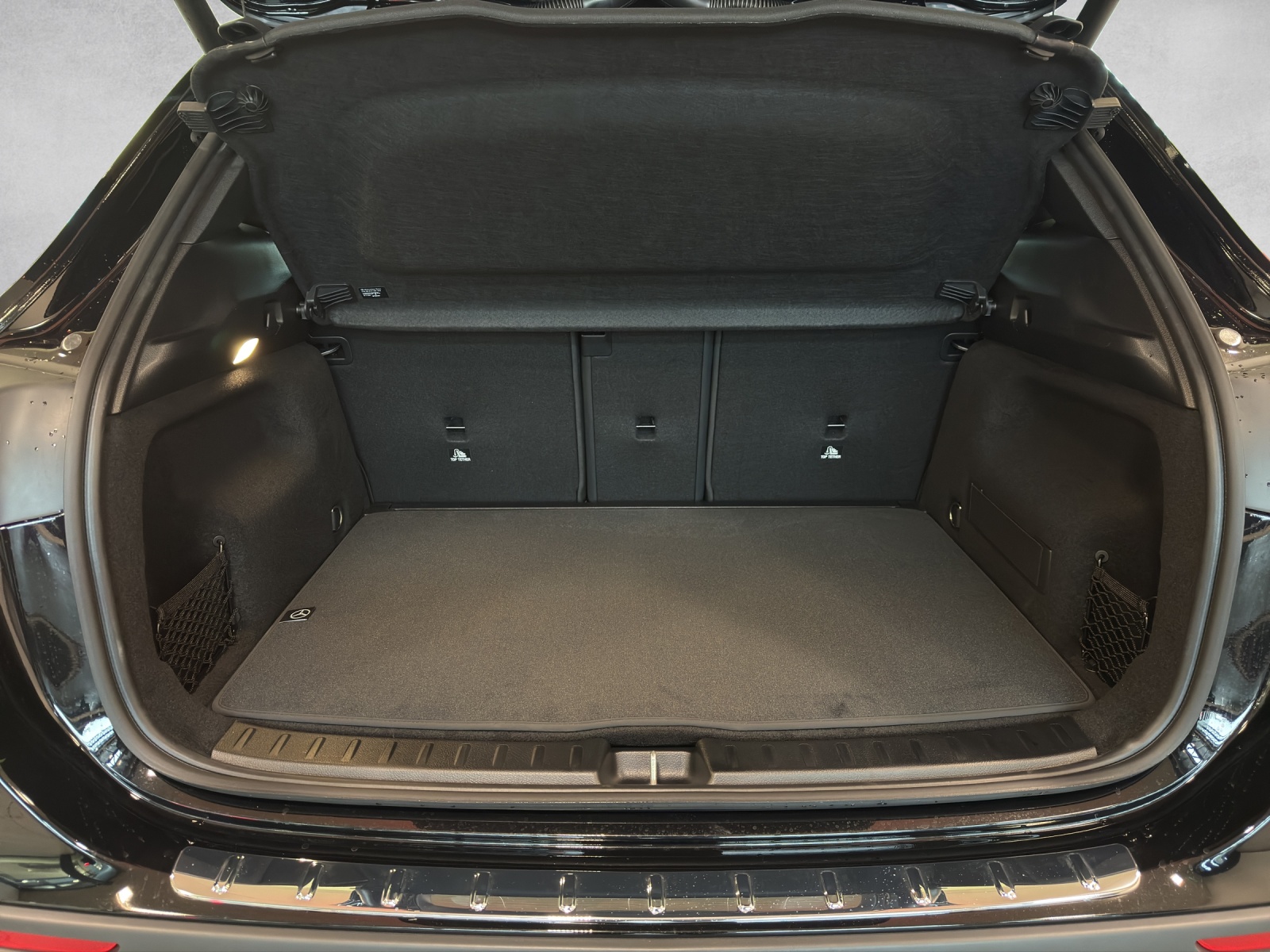 MERCEDES-BENZ GLA 200 7G-DCT-image-13