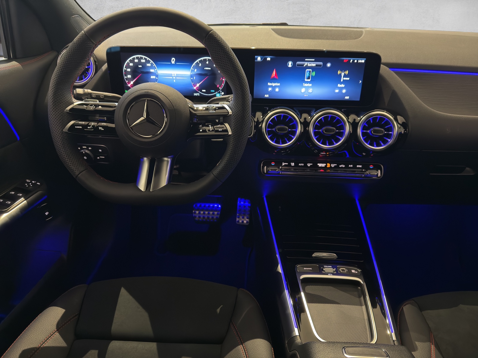MERCEDES-BENZ GLA 200 7G-DCT-image-11