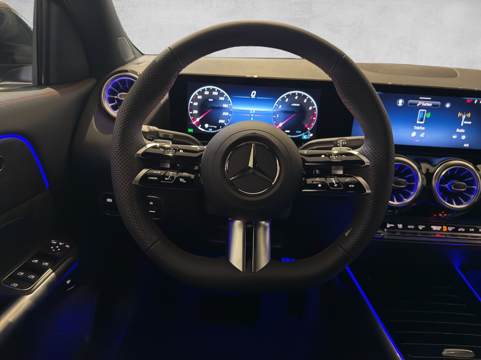 MERCEDES-BENZ GLA 200 7G-DCT-image-12