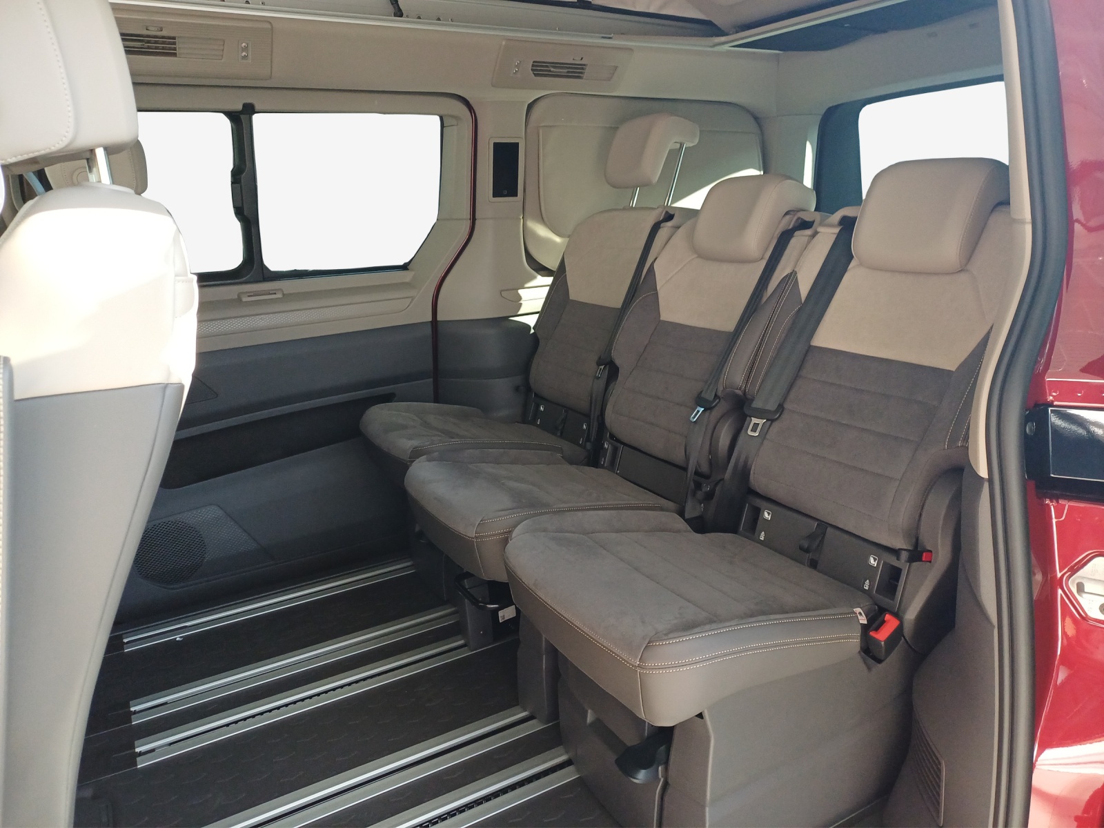 VW California 2.0 TDI Beach Tour-image-11