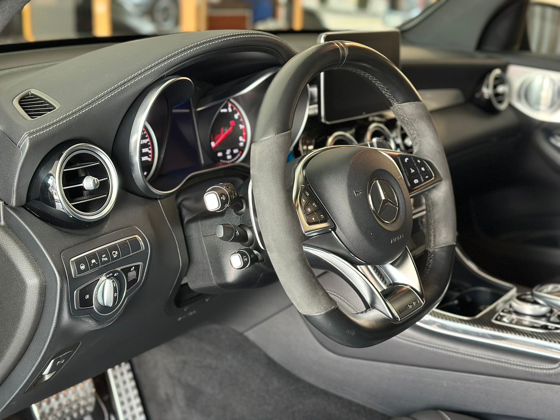 MERCEDES-BENZ GLC 63 S AMG 4Matic+ 9G-Tronic-image-11