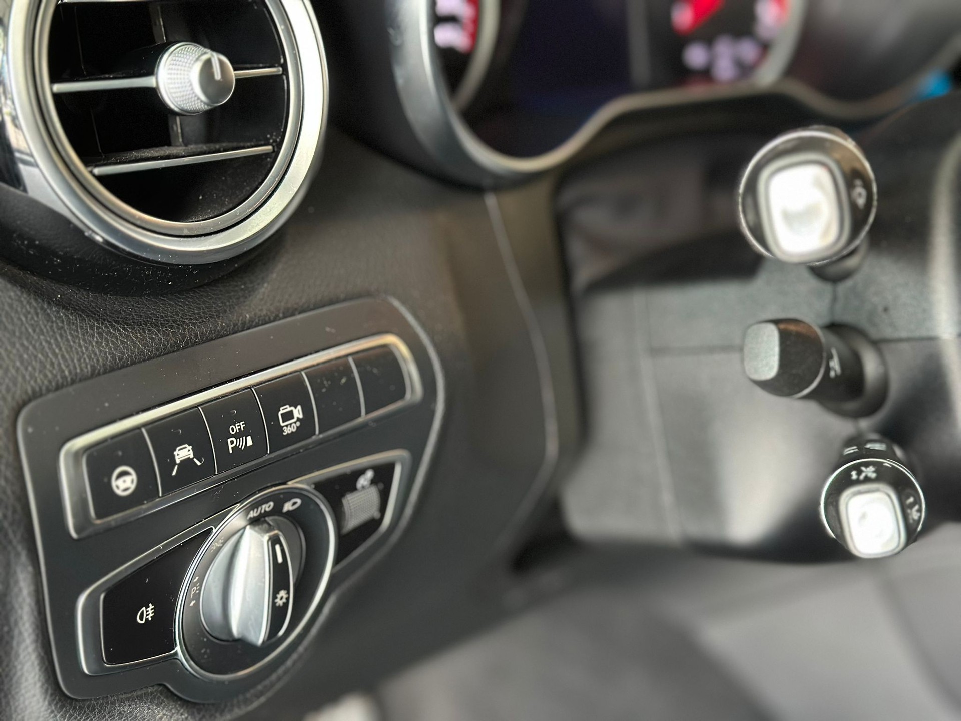 MERCEDES-BENZ GLC 63 S AMG 4Matic+ 9G-Tronic-image-14
