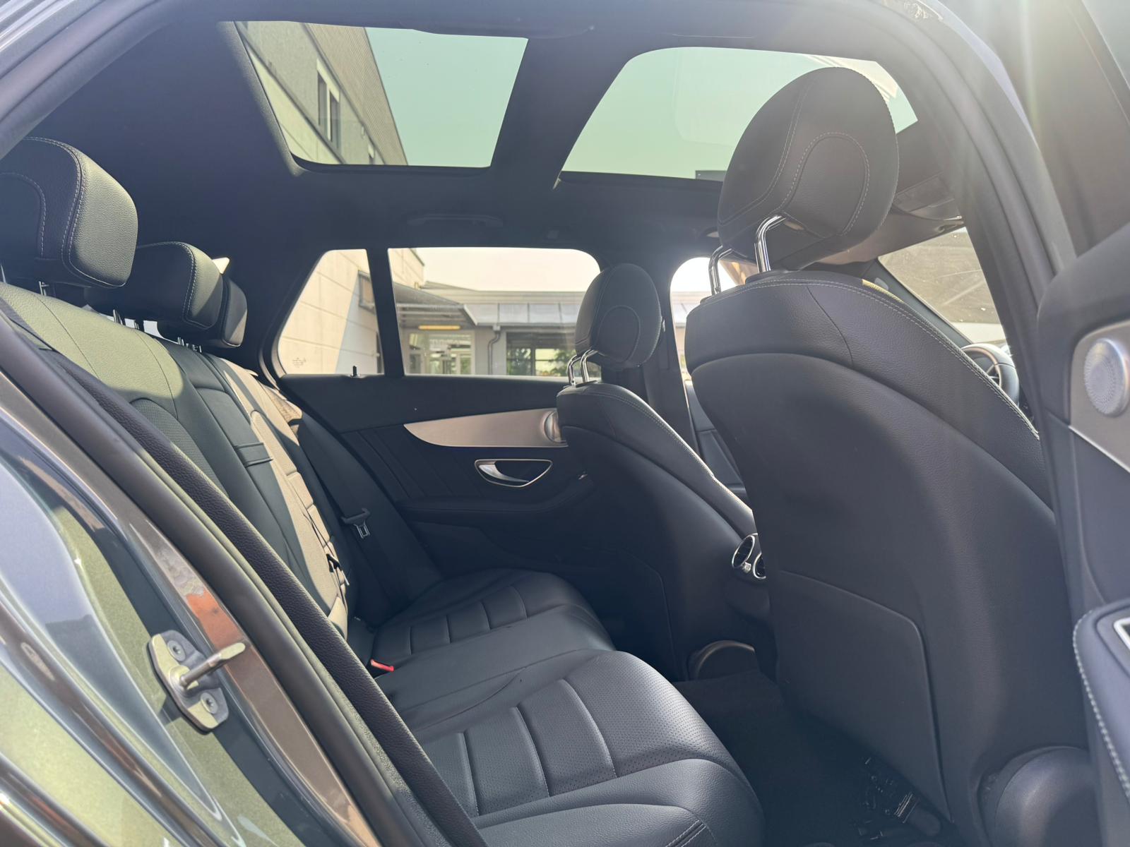 MERCEDES-BENZ C 200 Swiss Star AMG Line 4M 9G-Tronic-image-10