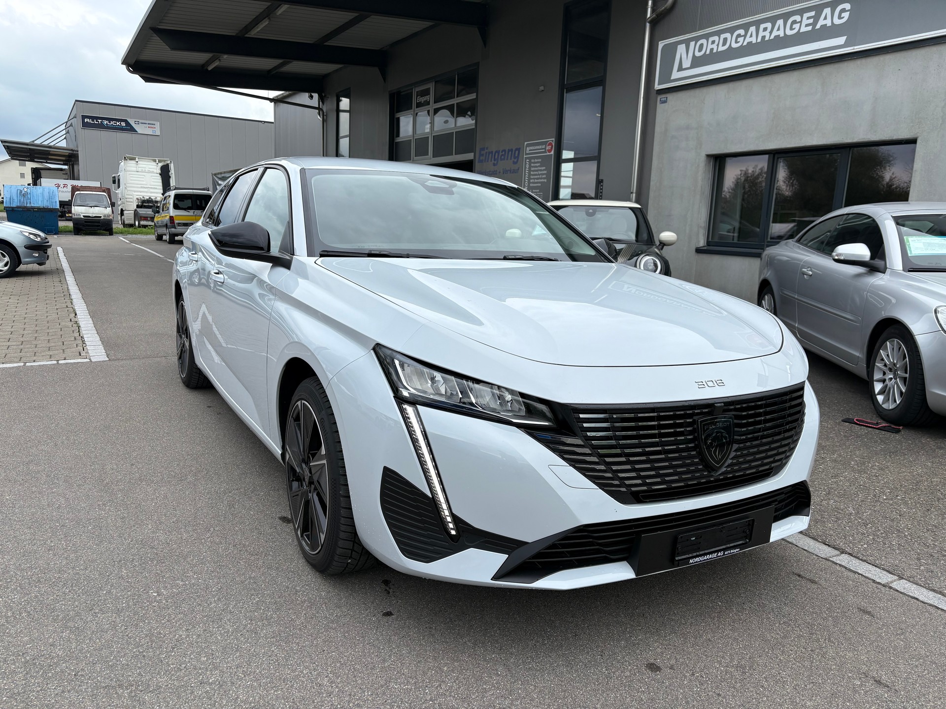 PEUGEOT 308 SW e-Allure-image-1