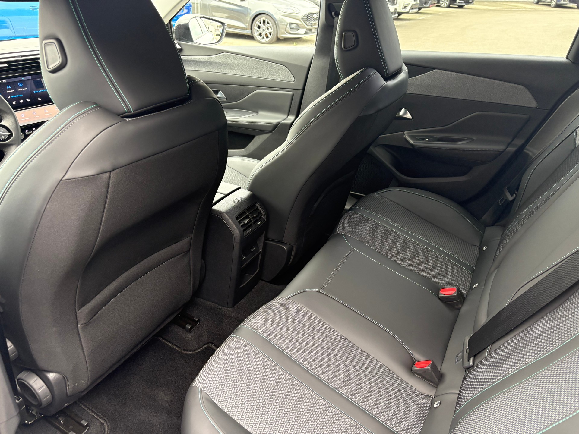 PEUGEOT 308 SW e-Allure-image-7