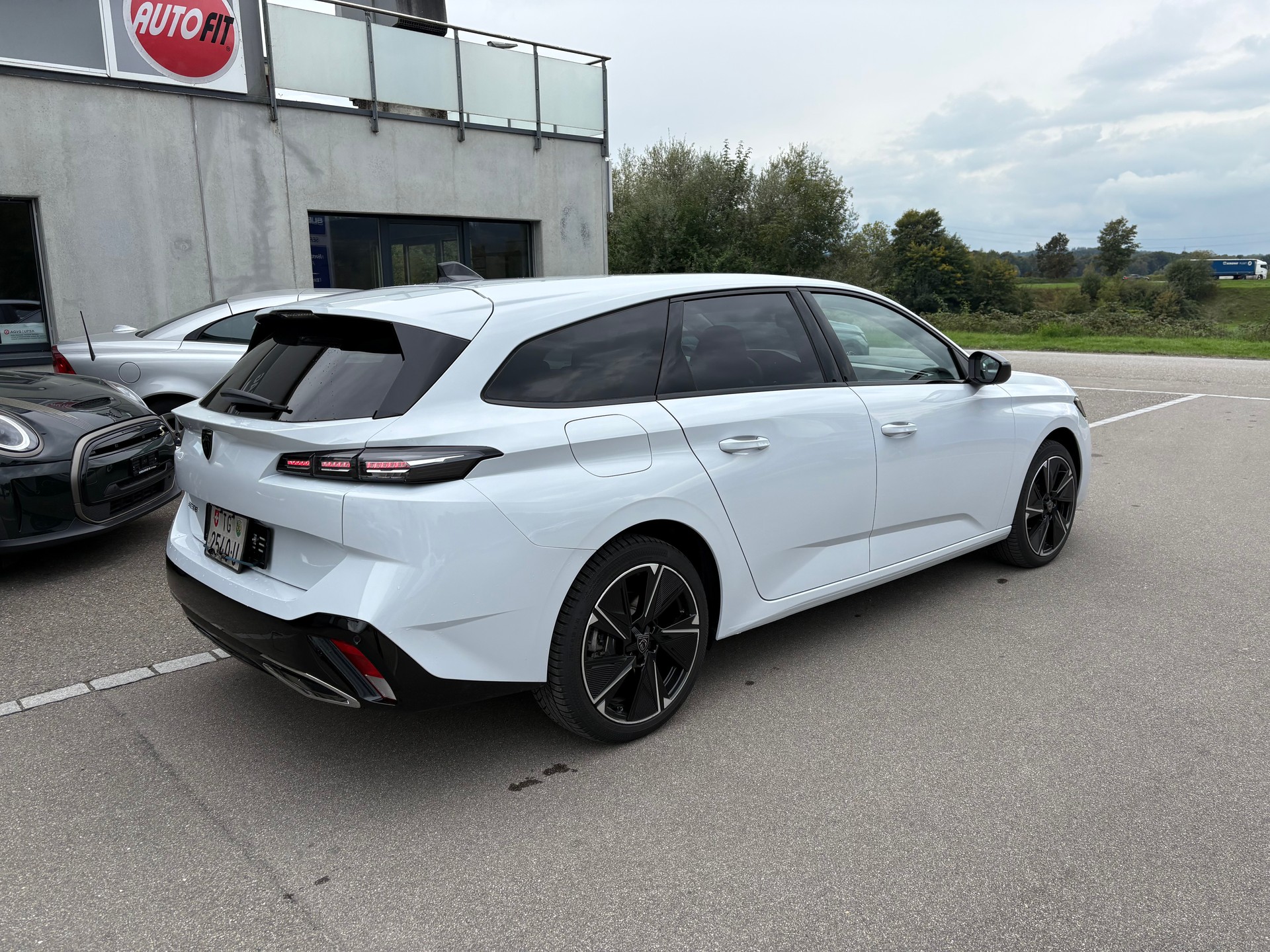 PEUGEOT 308 SW e-Allure-image-4