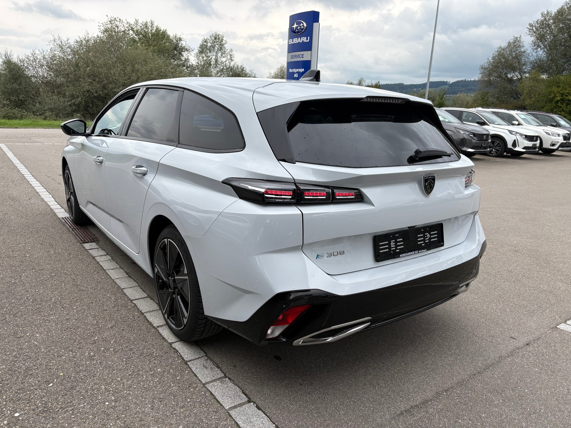 PEUGEOT 308 SW e-Allure-image-6