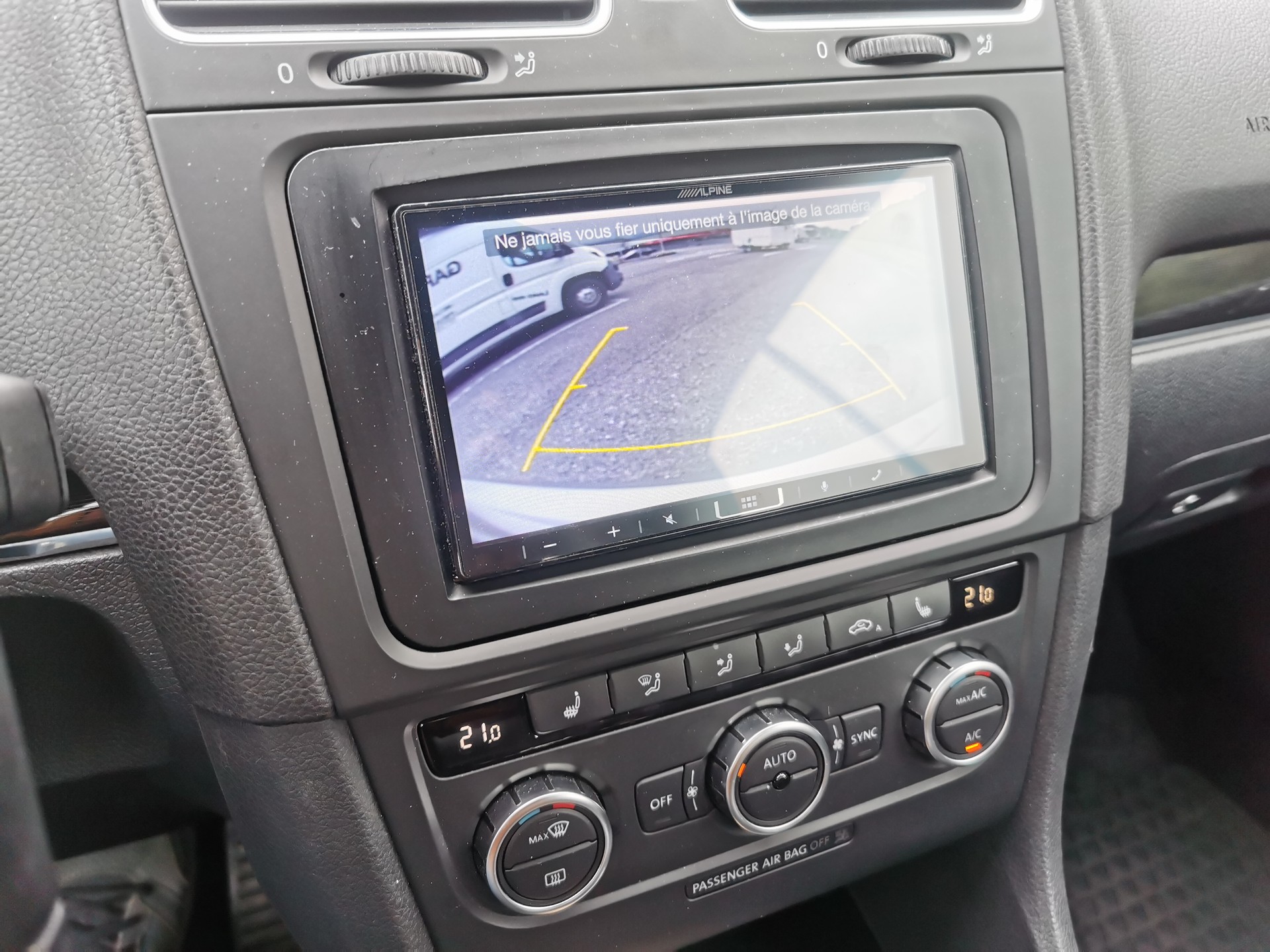 VW Golf Cabrio 2.0 TSI GTI DSG-image-13
