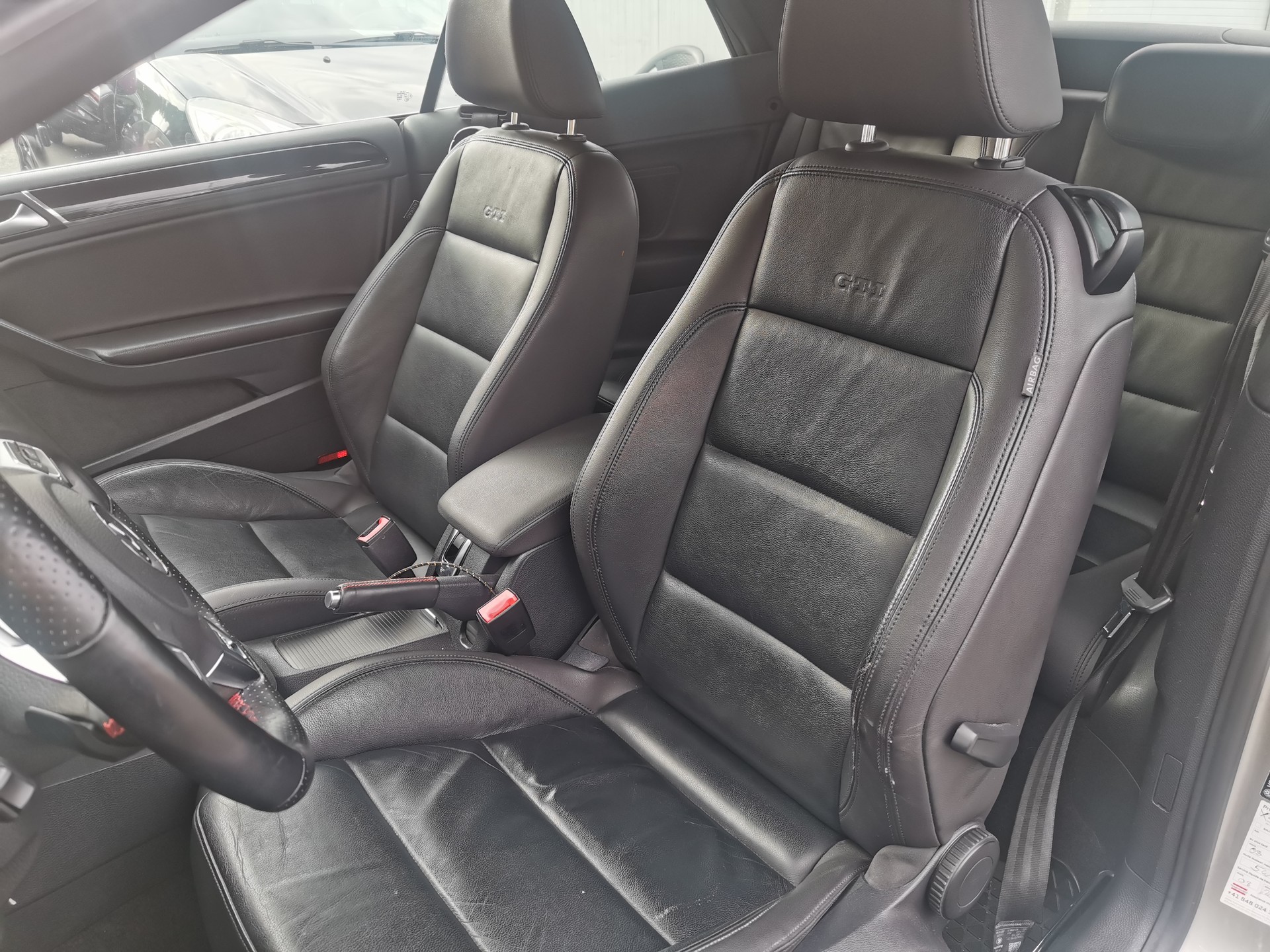 VW Golf Cabrio 2.0 TSI GTI DSG-image-8
