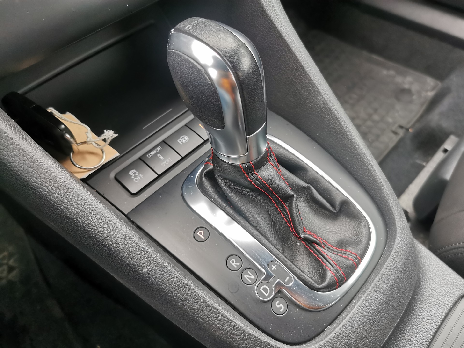 VW Golf Cabrio 2.0 TSI GTI DSG-image-12