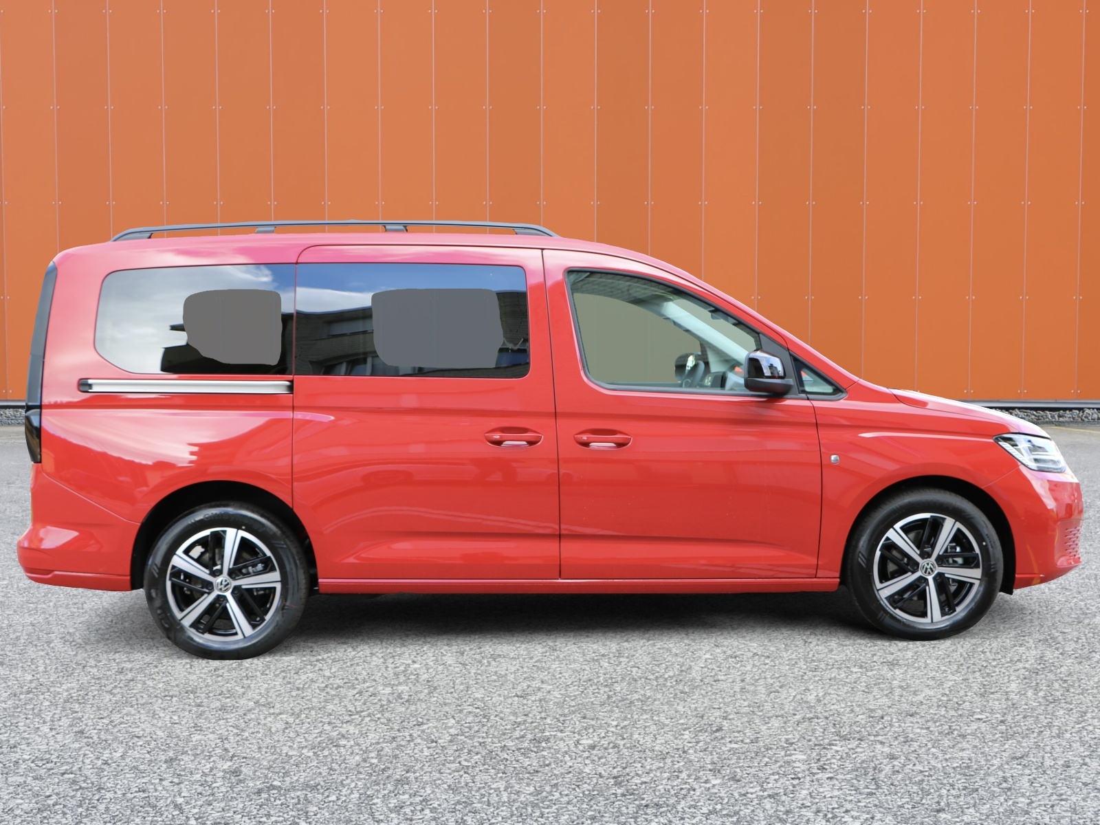 VW Caddy Maxi 2.0 TDI 4Motion-image-2