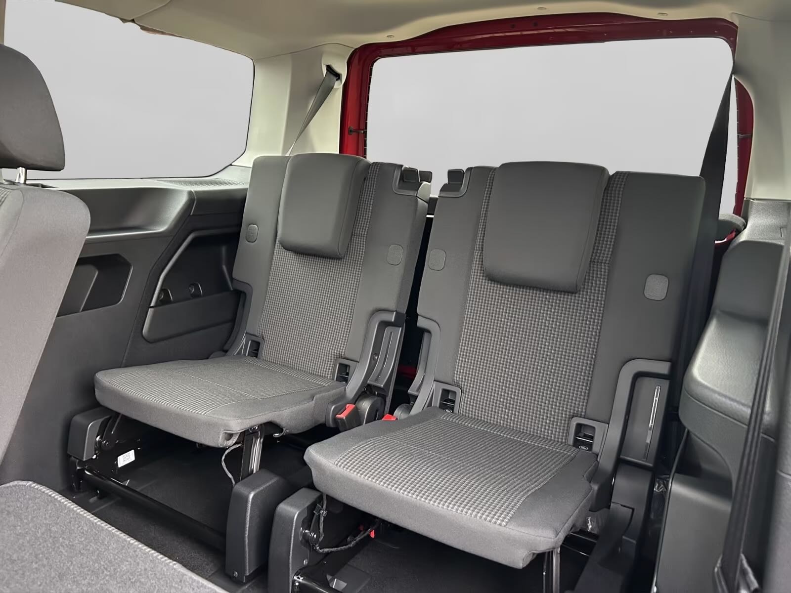 VW Caddy Maxi 2.0 TDI 4Motion-image-11