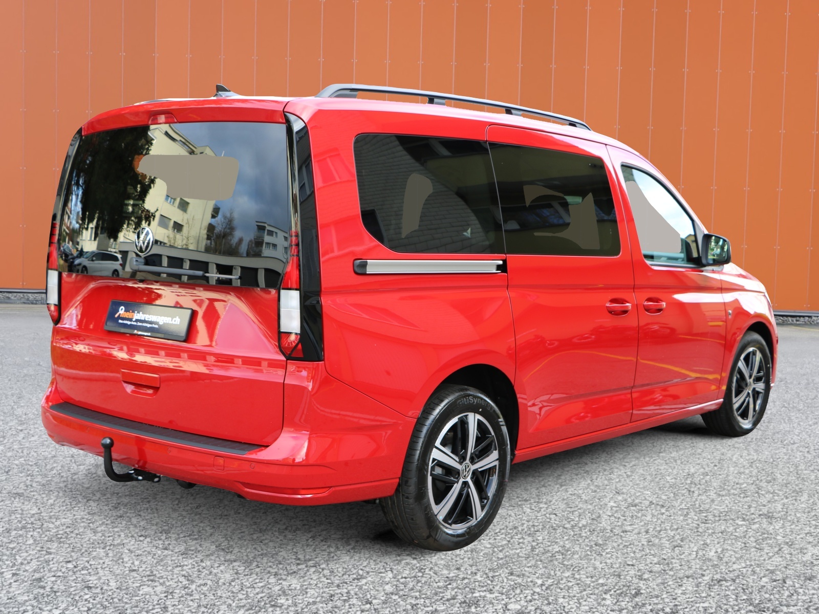 VW Caddy Maxi 2.0 TDI 4Motion-image-1