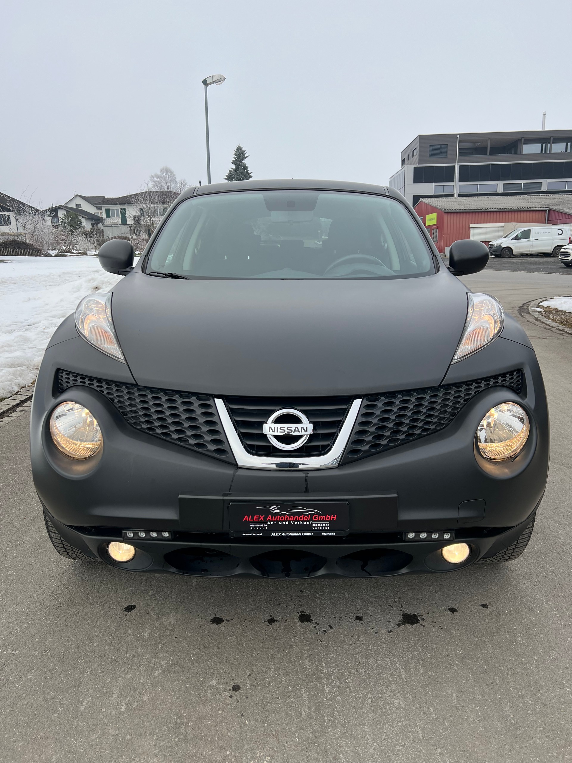 NISSAN Juke 1.6 DIG-T Shiro Pure Black-image-1