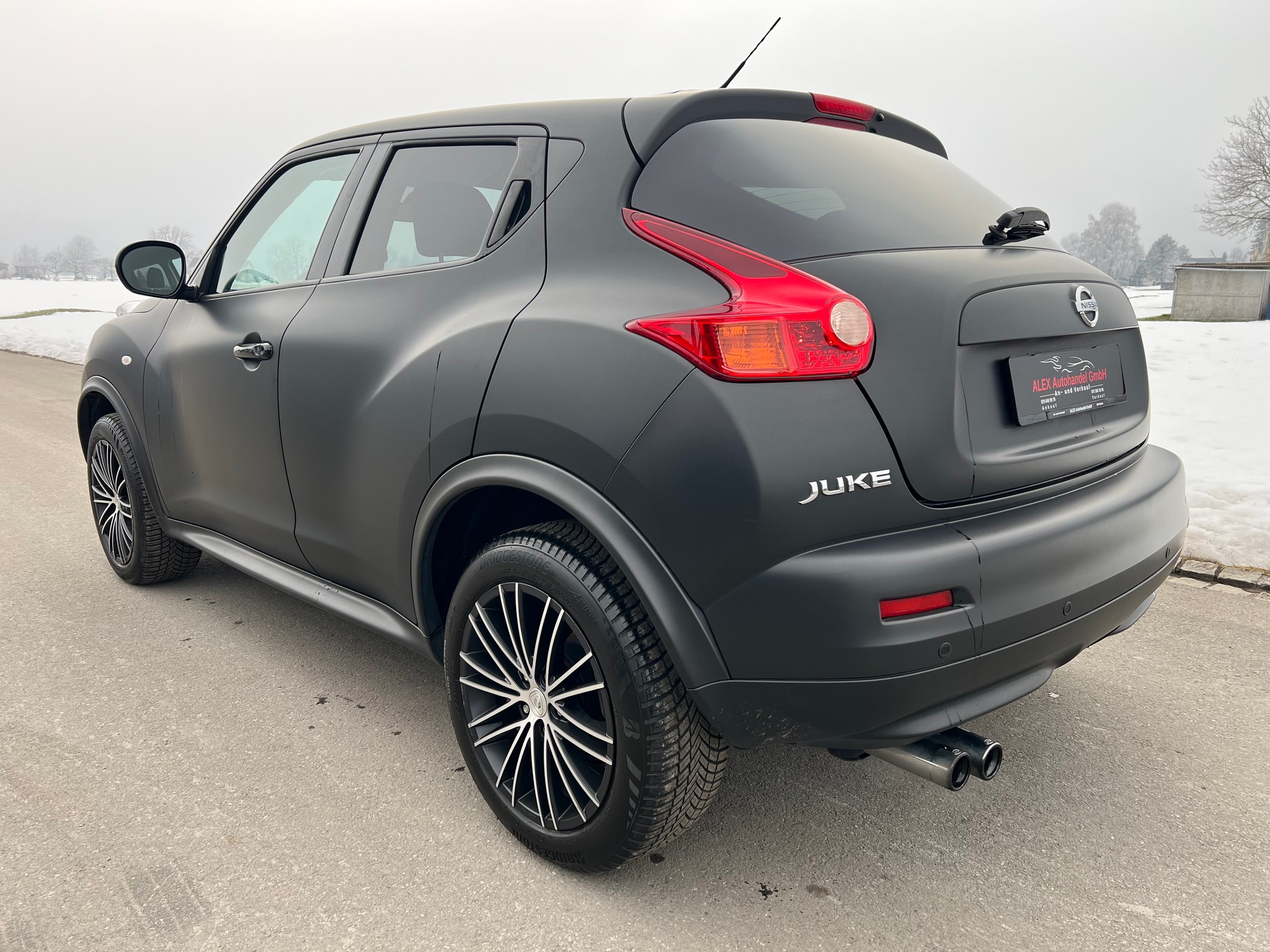 NISSAN Juke 1.6 DIG-T Shiro Pure Black-image-3
