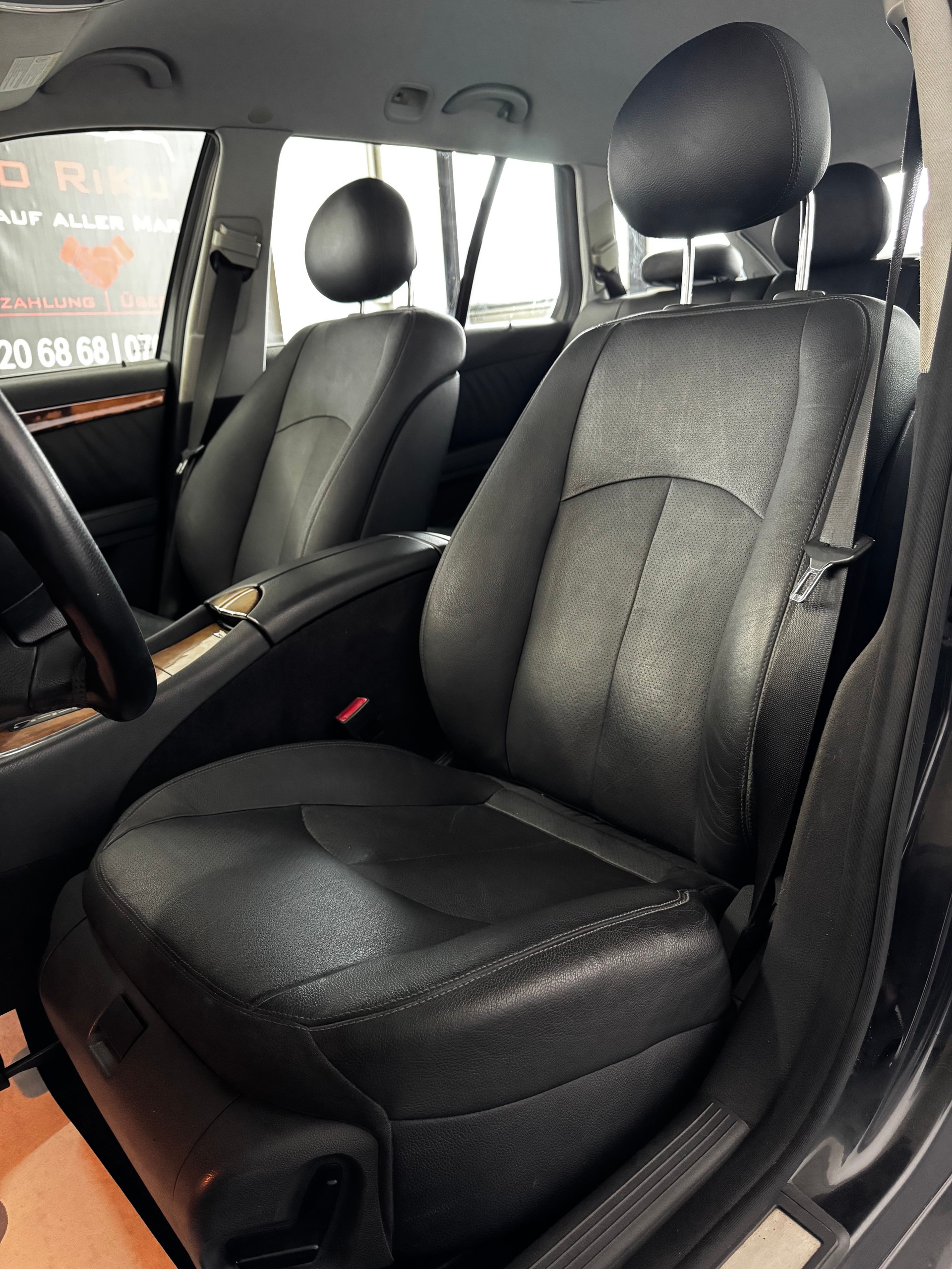 MERCEDES-BENZ E 350 Avantgarde 4Matic Automatic-image-13