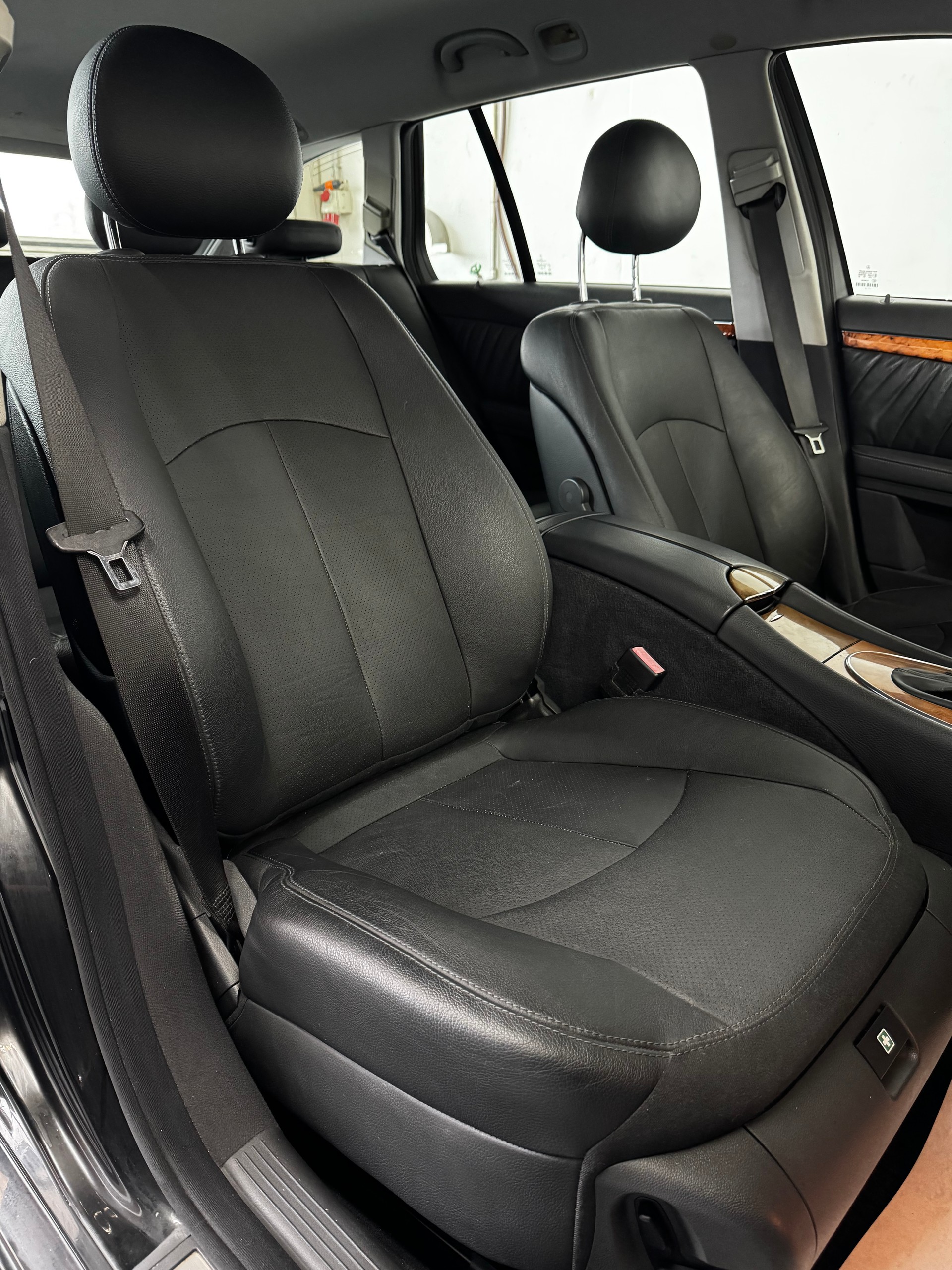MERCEDES-BENZ E 350 Avantgarde 4Matic Automatic-image-18