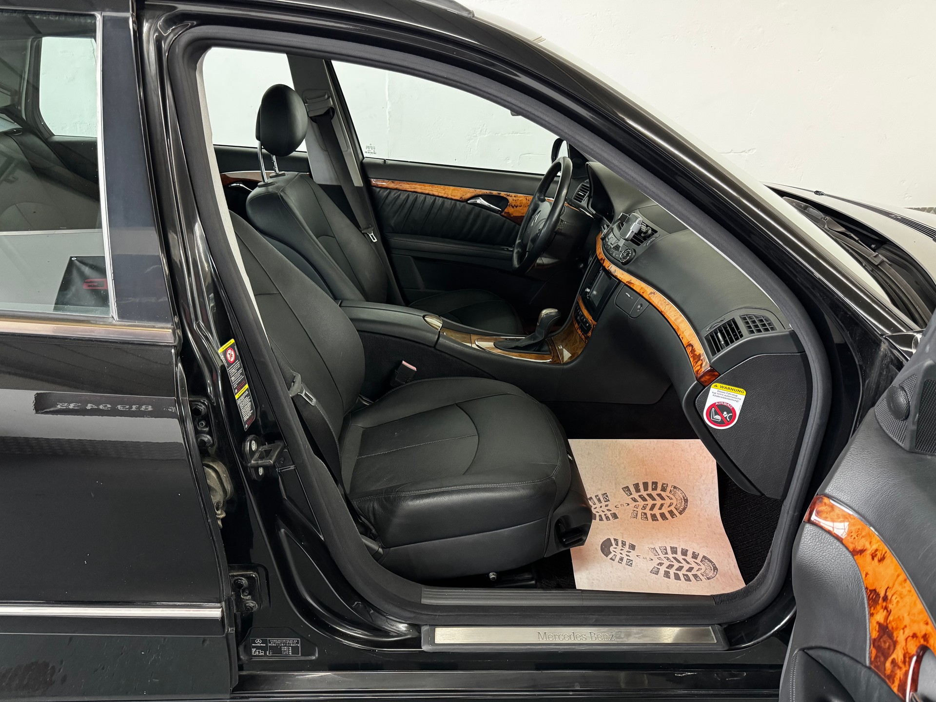 MERCEDES-BENZ E 350 Avantgarde 4Matic Automatic-image-17