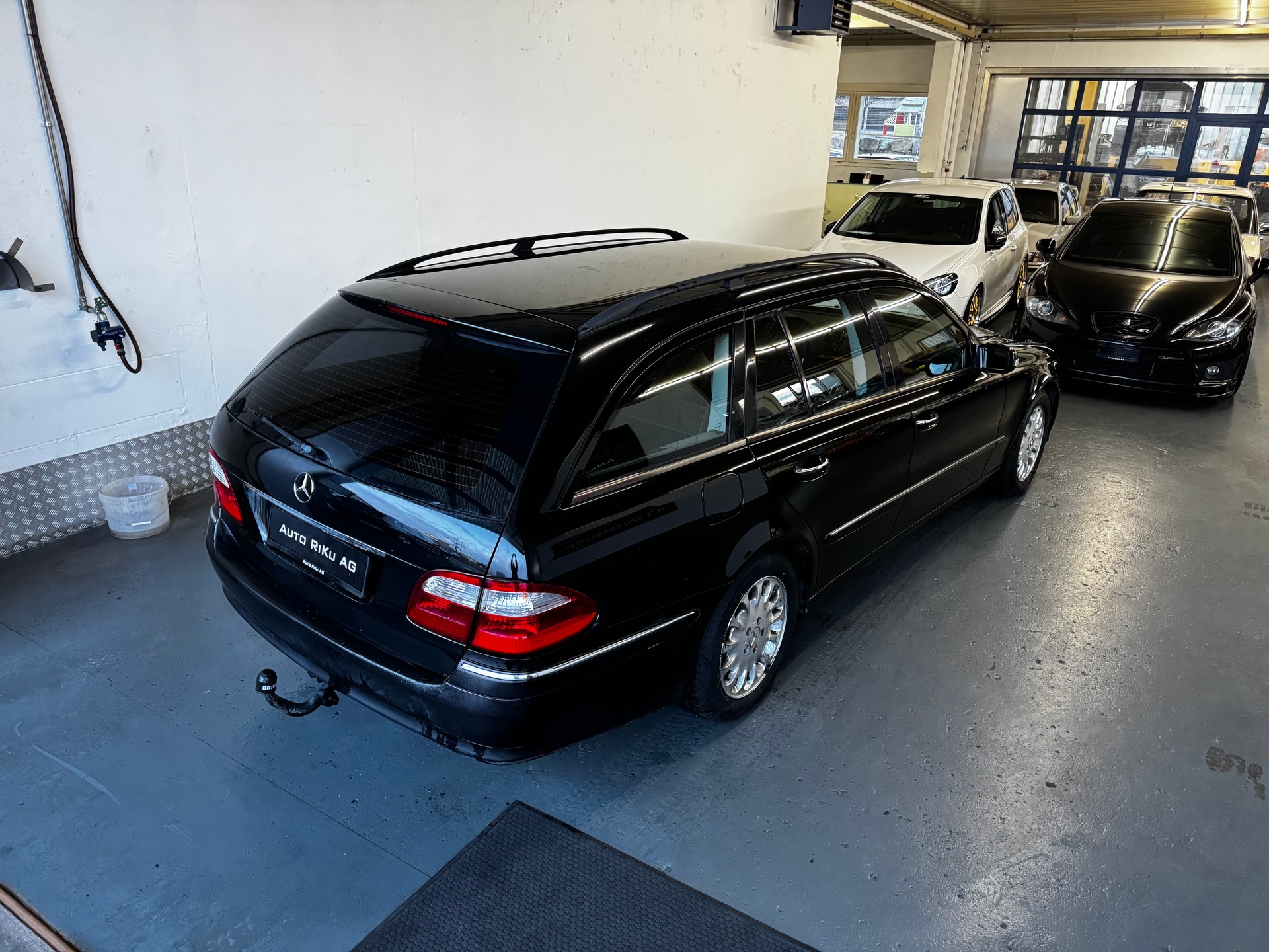 MERCEDES-BENZ E 350 Avantgarde 4Matic Automatic-image-7