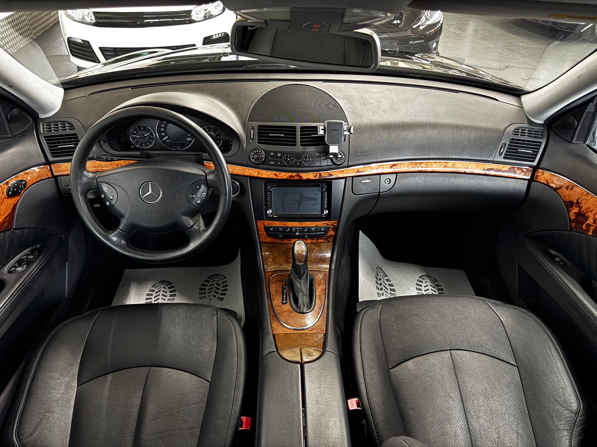 MERCEDES-BENZ E 350 Avantgarde 4Matic Automatic-image-14