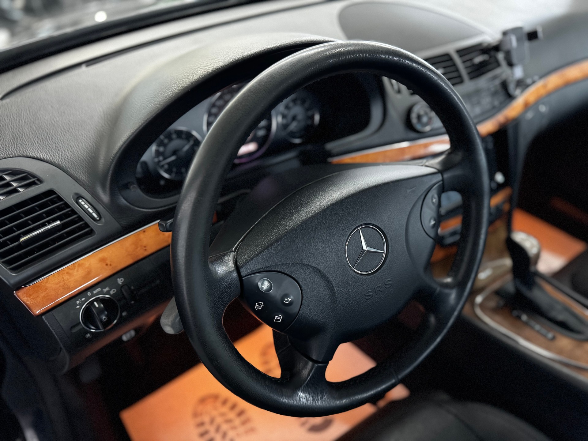 MERCEDES-BENZ E 350 Avantgarde 4Matic Automatic-image-11