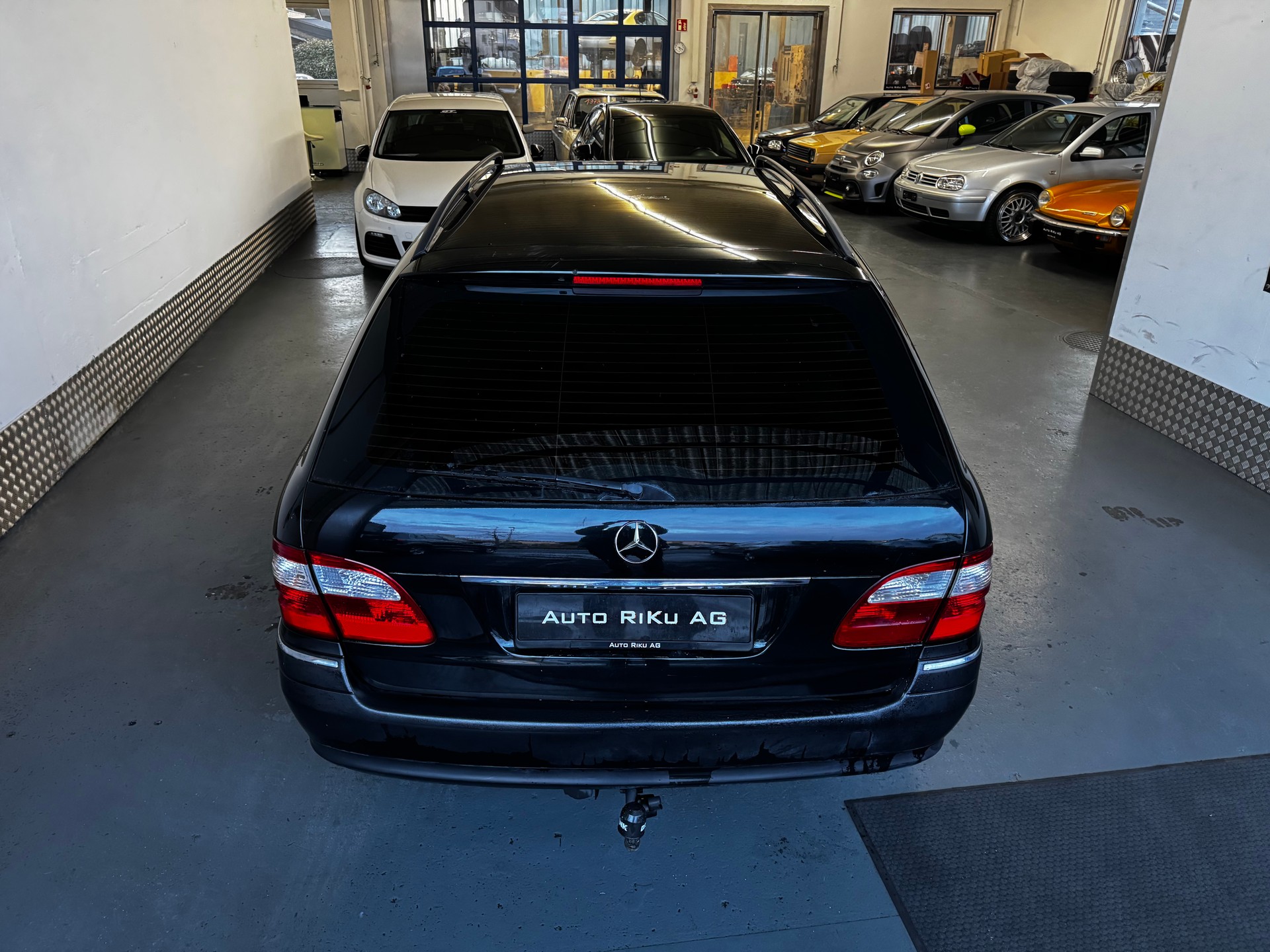 MERCEDES-BENZ E 350 Avantgarde 4Matic Automatic-image-10