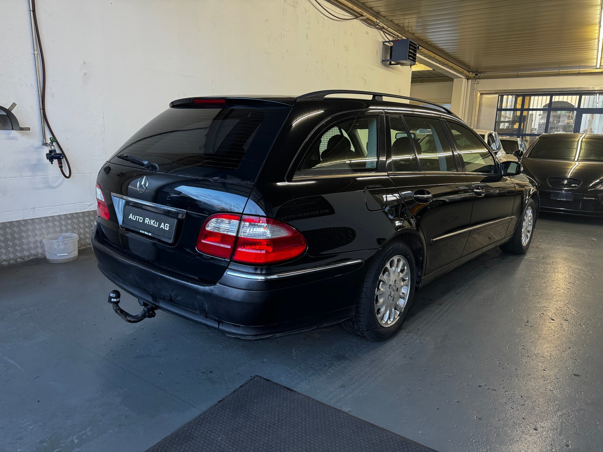 MERCEDES-BENZ E 350 Avantgarde 4Matic Automatic-image-8