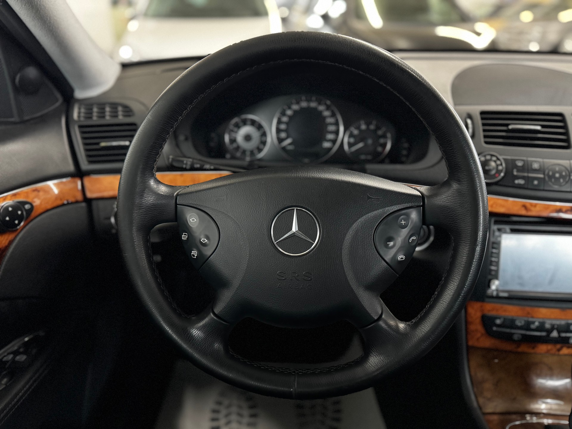 MERCEDES-BENZ E 350 Avantgarde 4Matic Automatic-image-16