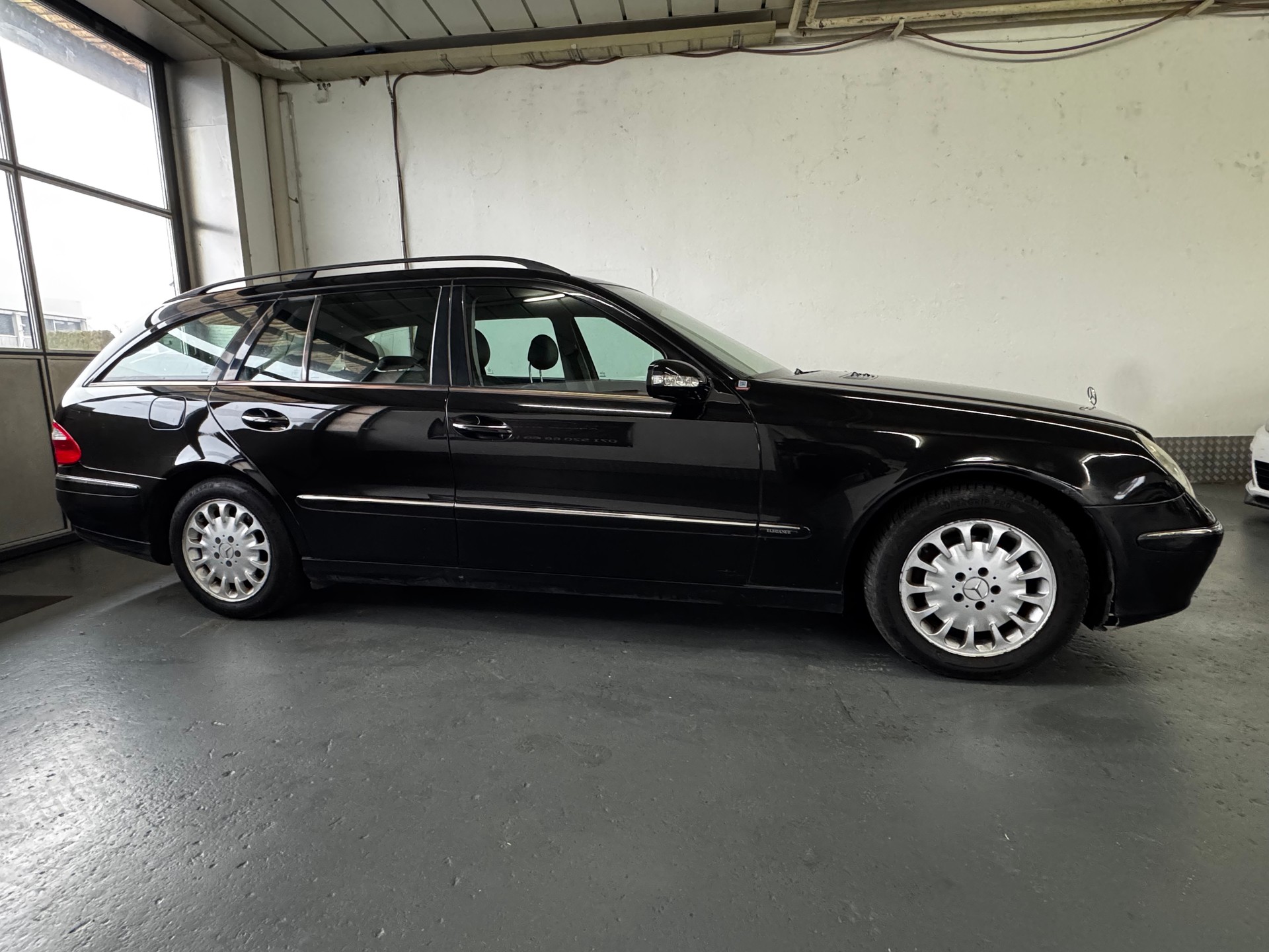 MERCEDES-BENZ E 350 Avantgarde 4Matic Automatic-image-6