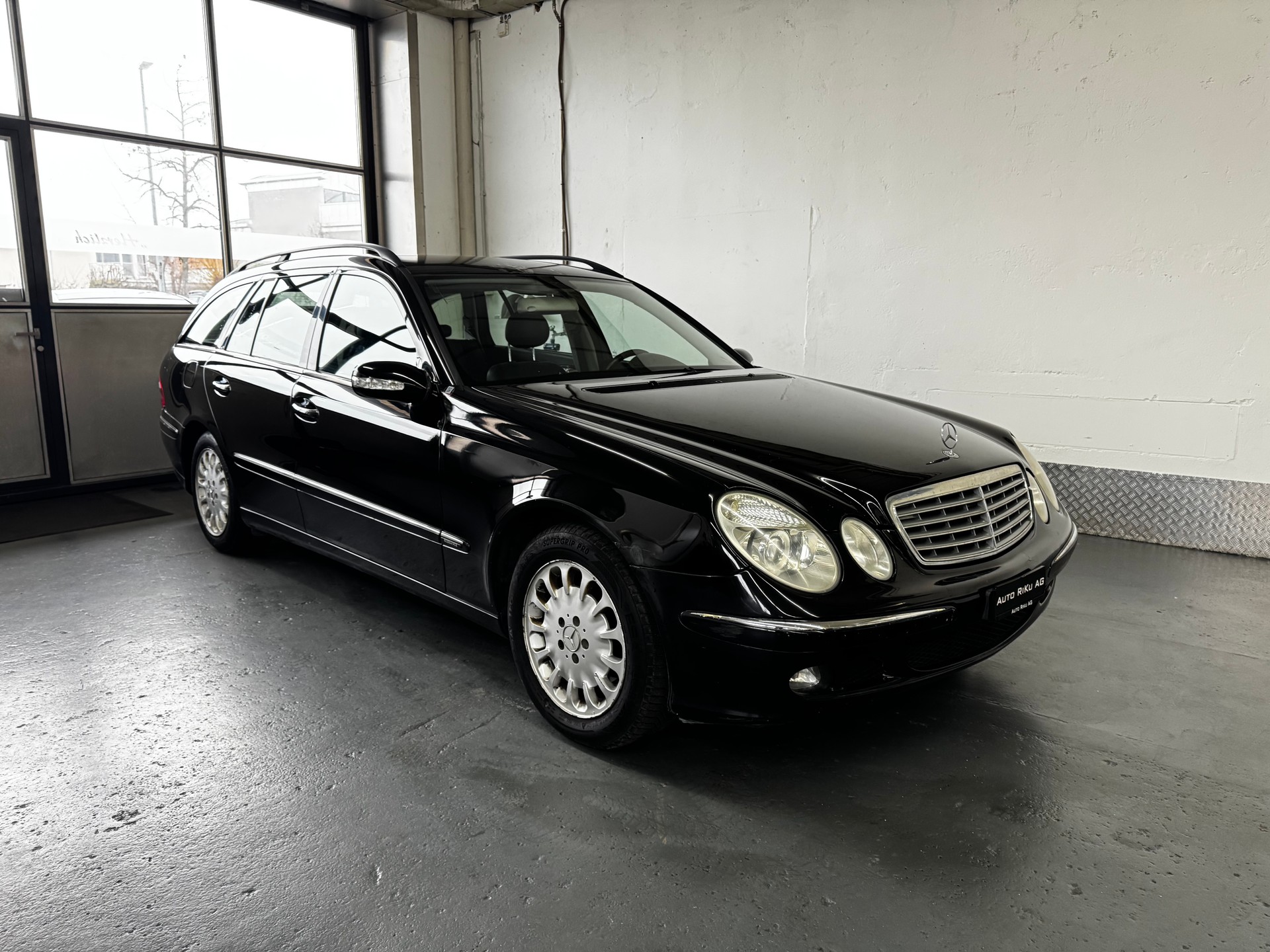 MERCEDES-BENZ E 350 Avantgarde 4Matic Automatic-image-1