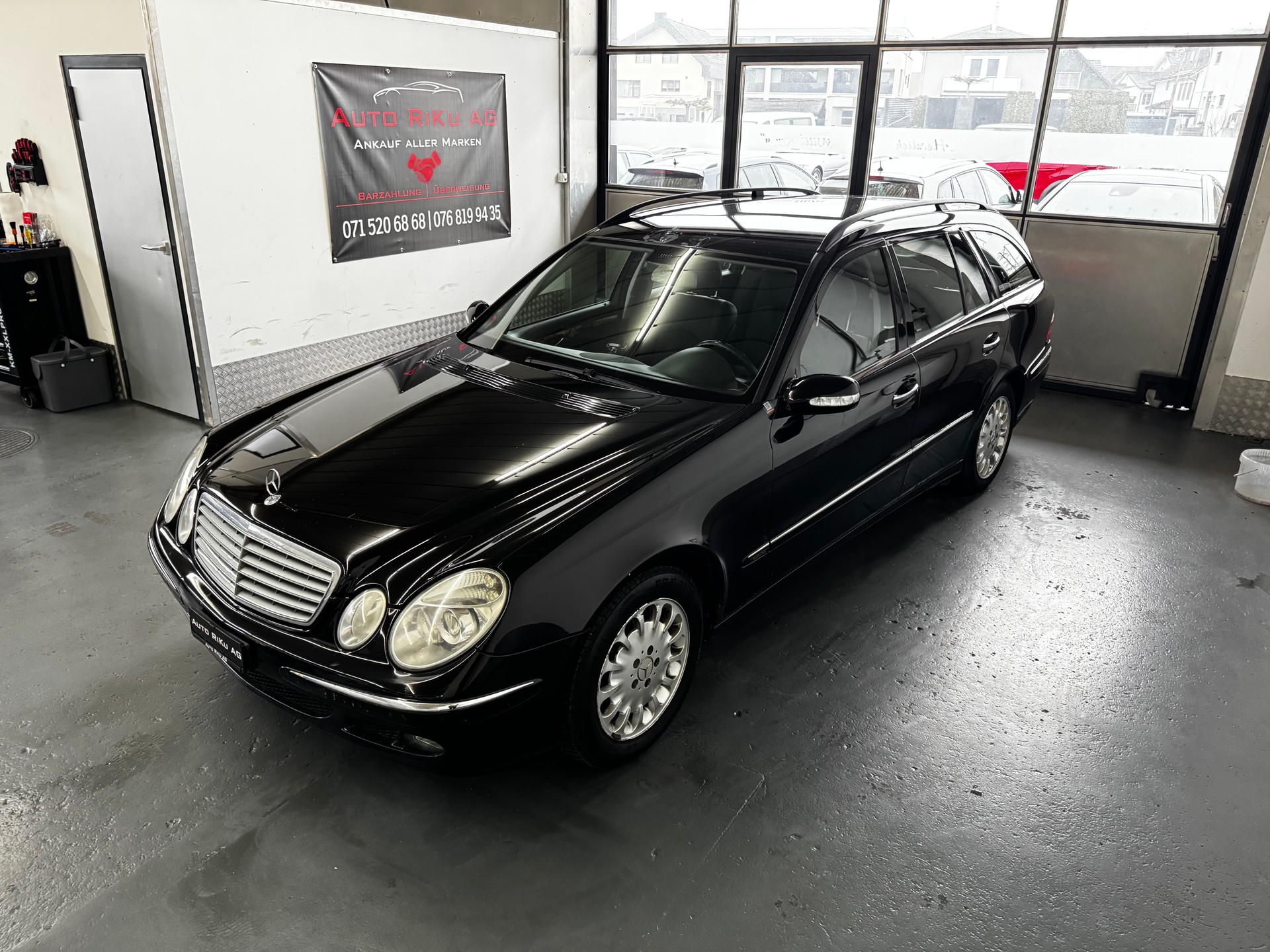 MERCEDES-BENZ E 350 Avantgarde 4Matic Automatic-image-4