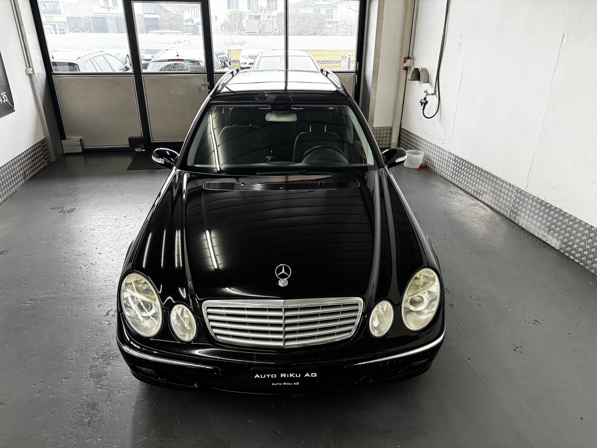 MERCEDES-BENZ E 350 Avantgarde 4Matic Automatic-image-2