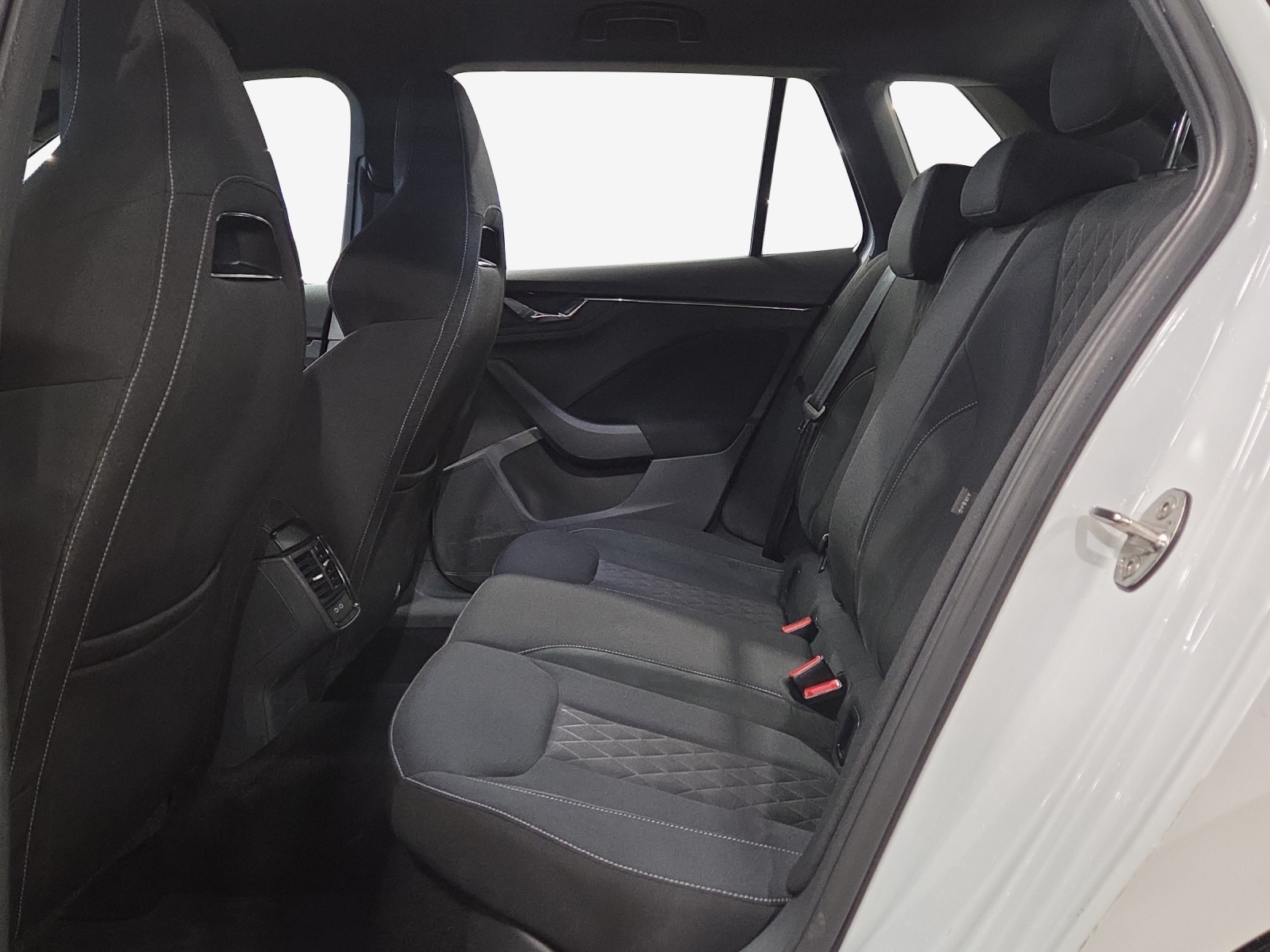 SKODA Kamiq 1.0 TSI Style DSG-image-11
