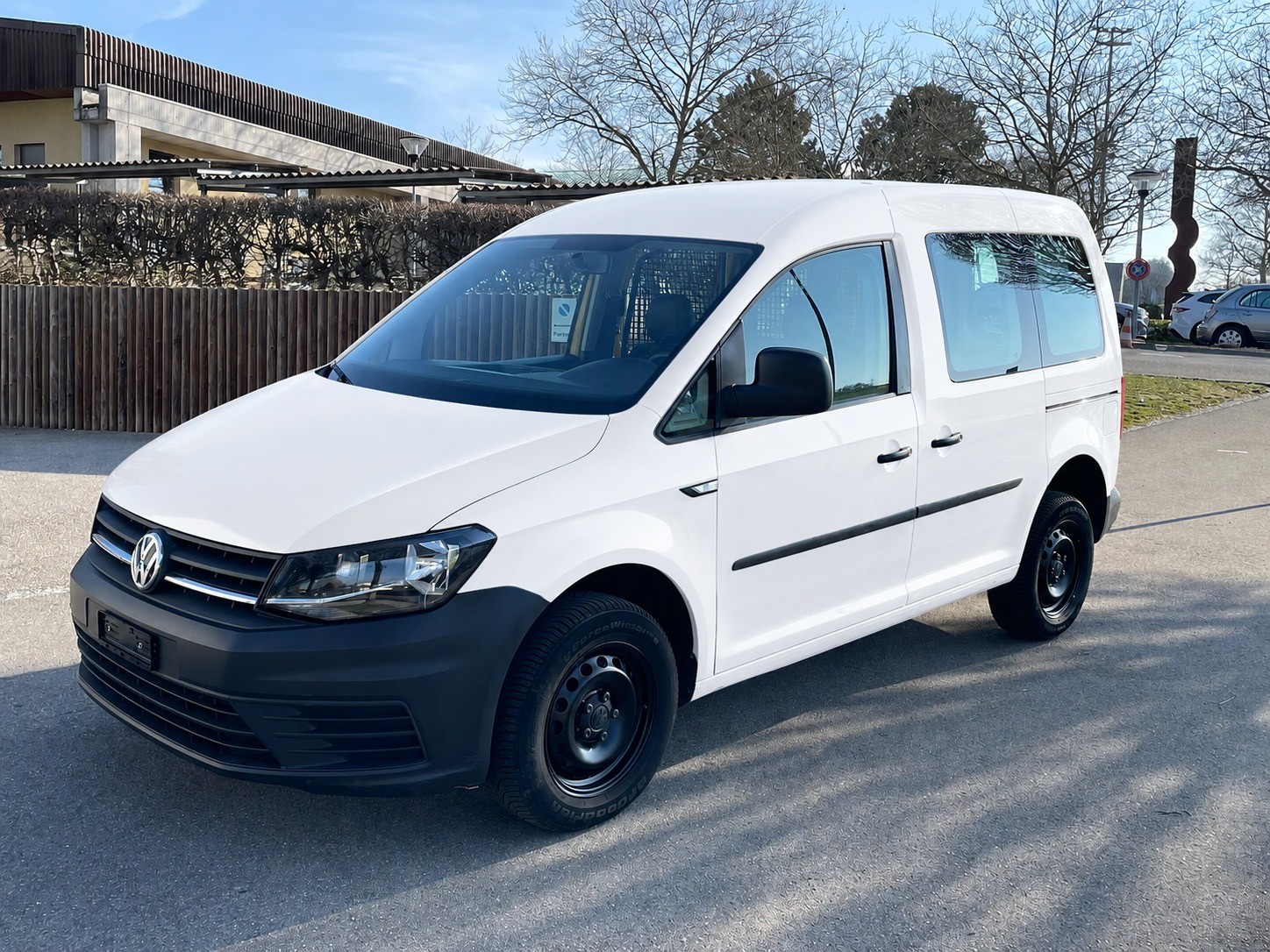 VW Caddy 2.0TDI 4Motion BlueMotion (Zahnriemen, Wasserpumpe und Kupplung neu)-image-0