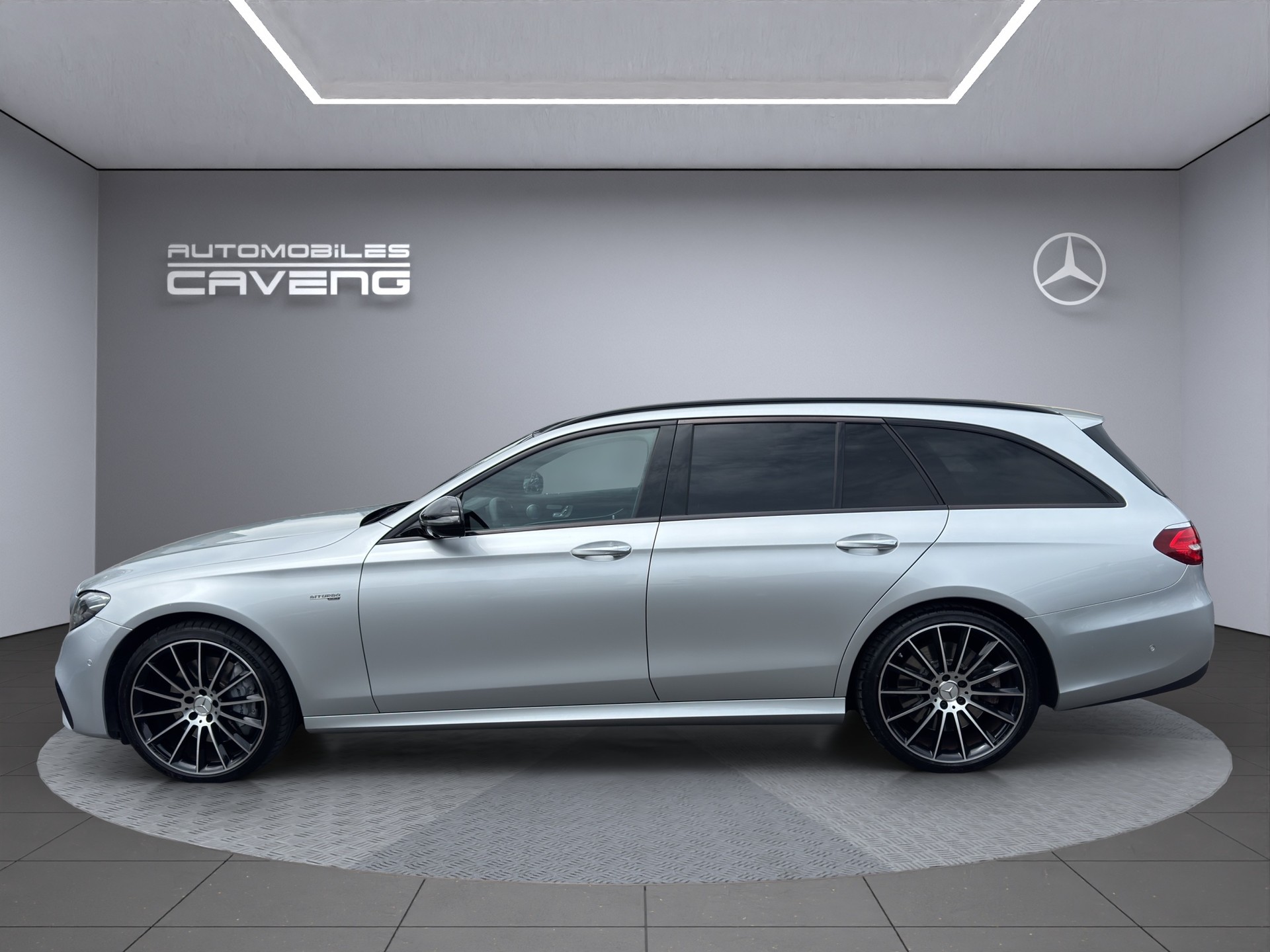 MERCEDES-BENZ E 43 AMG 4 Matic 9G-Tronic-showroom-element-1
