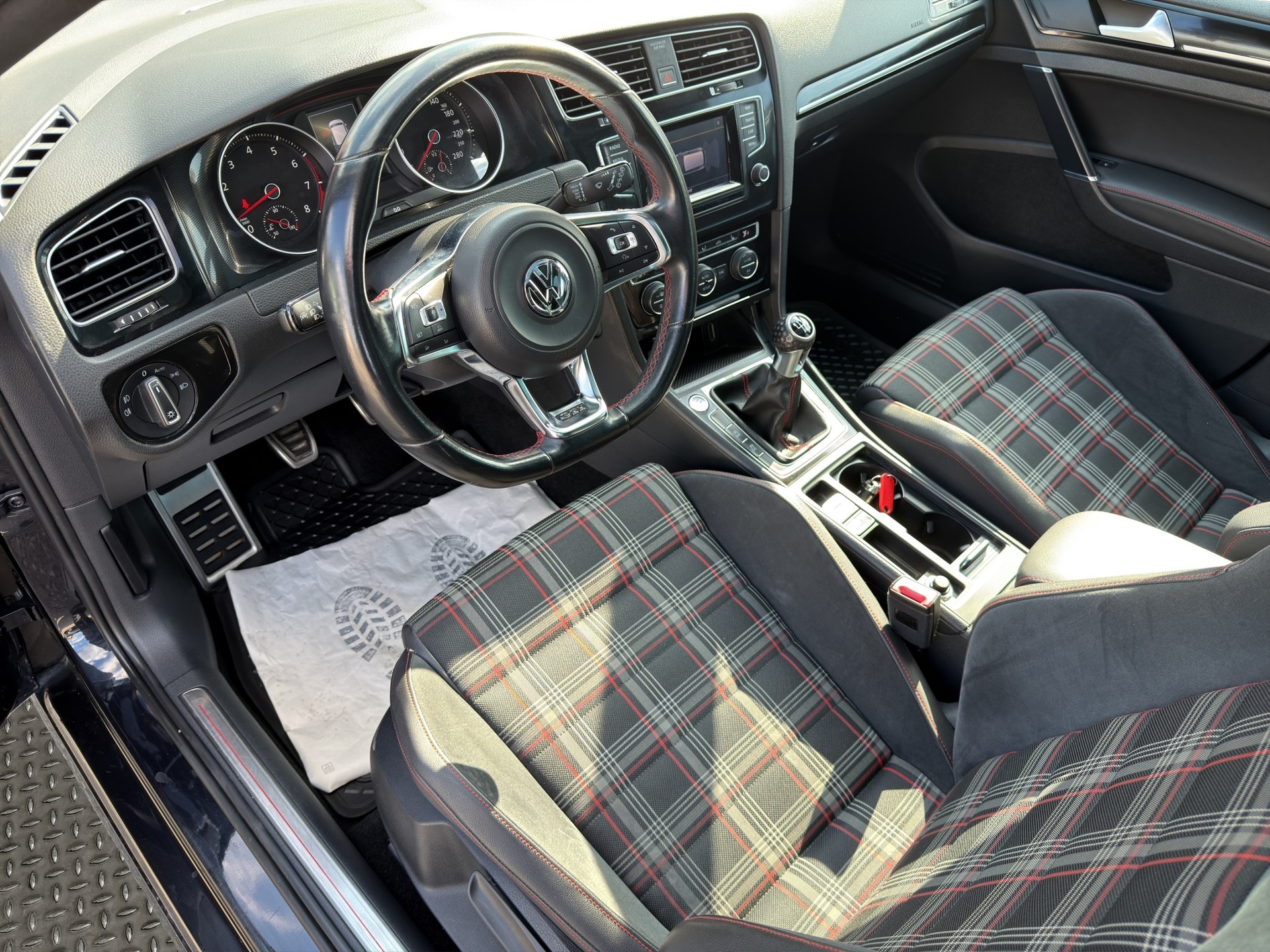 VW Golf 2.0 TSI GTI-image-8
