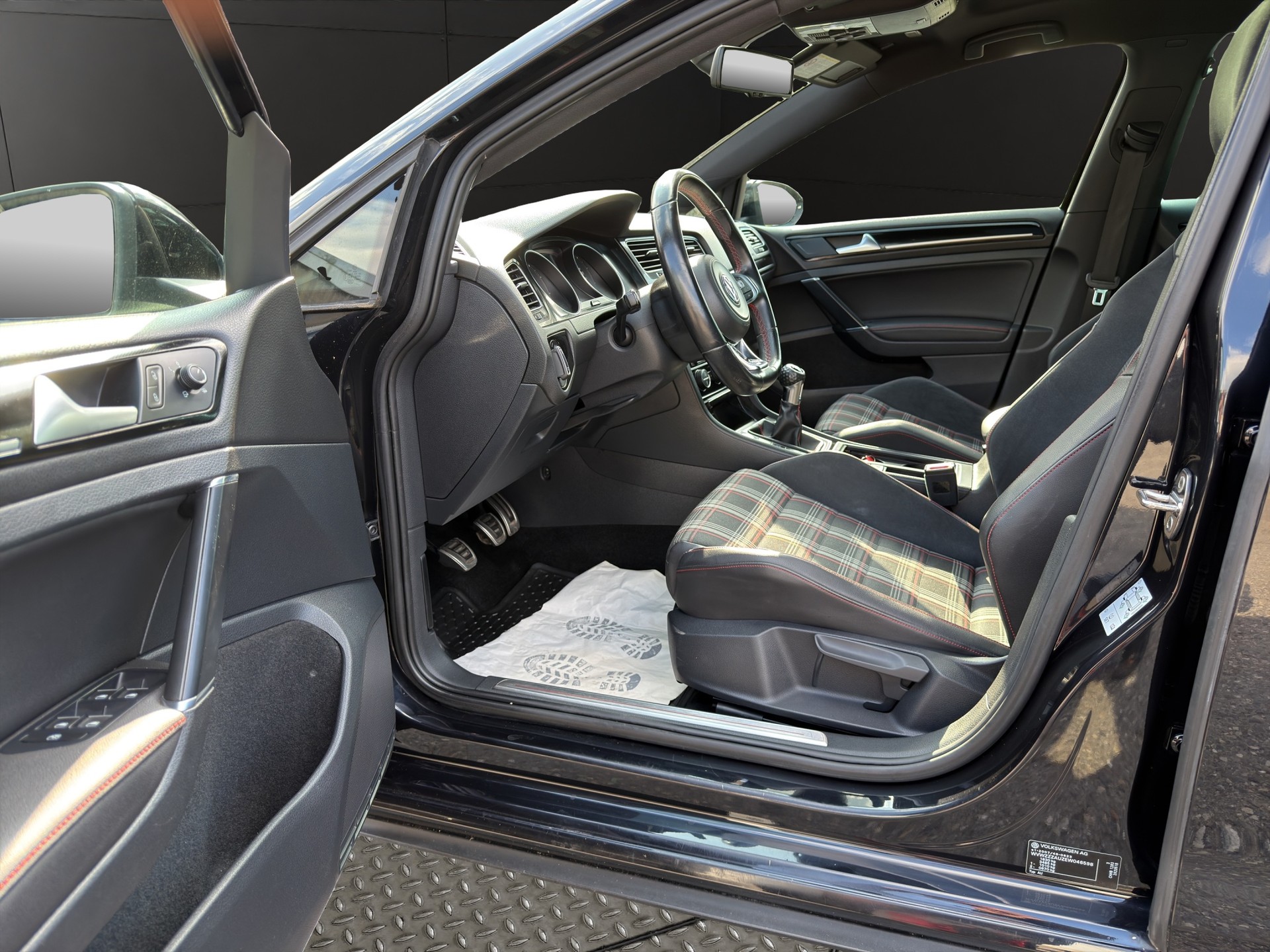 VW Golf 2.0 TSI GTI-image-9