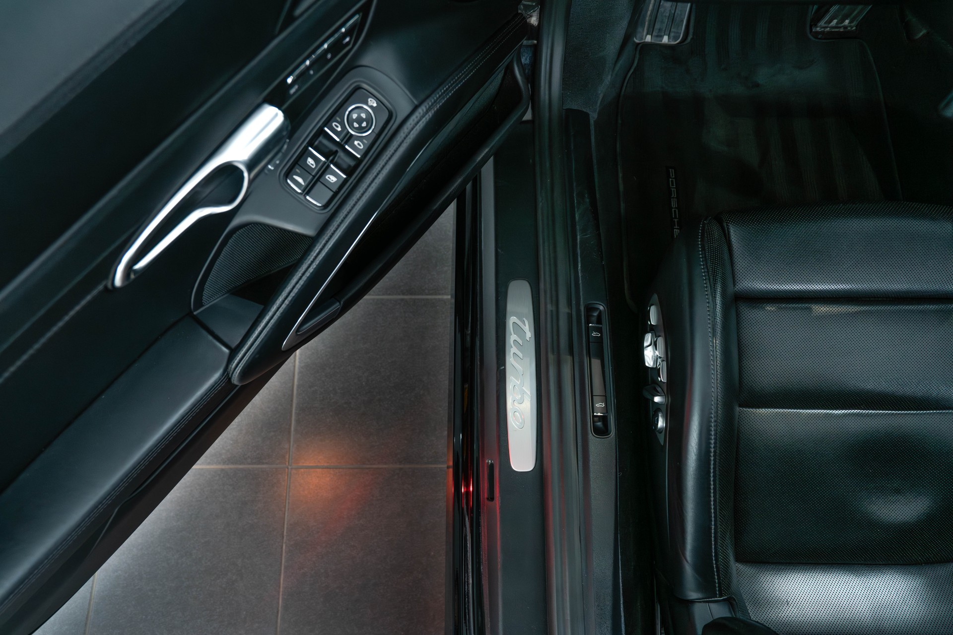 PORSCHE Turbo PDK-image-17