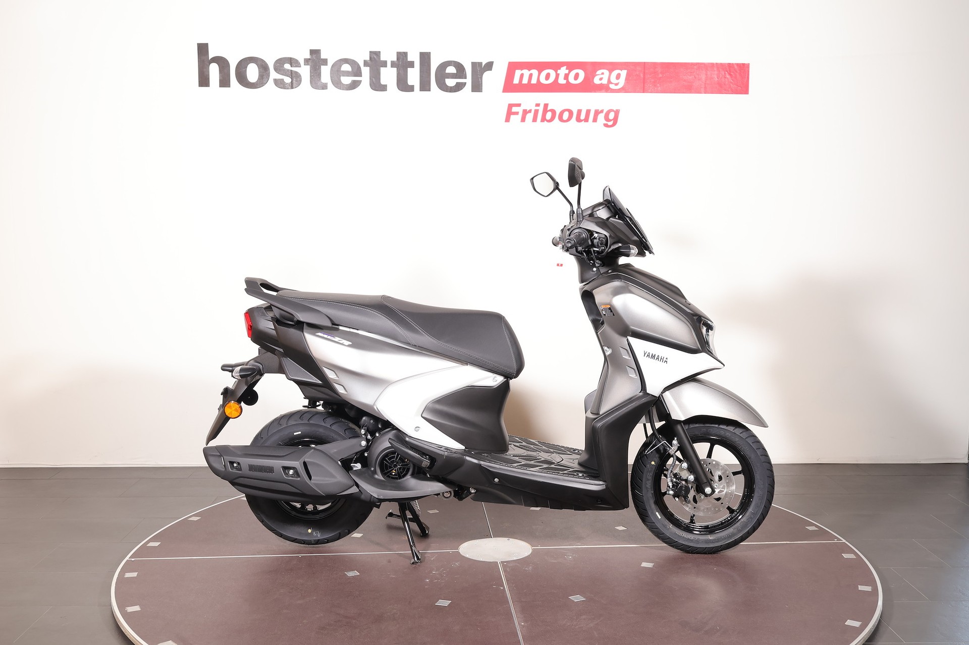 YAMAHA RayZR-showroom-element-1