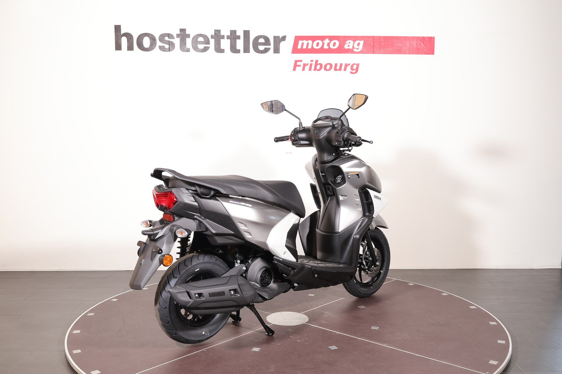 YAMAHA RayZR-showroom-element-2