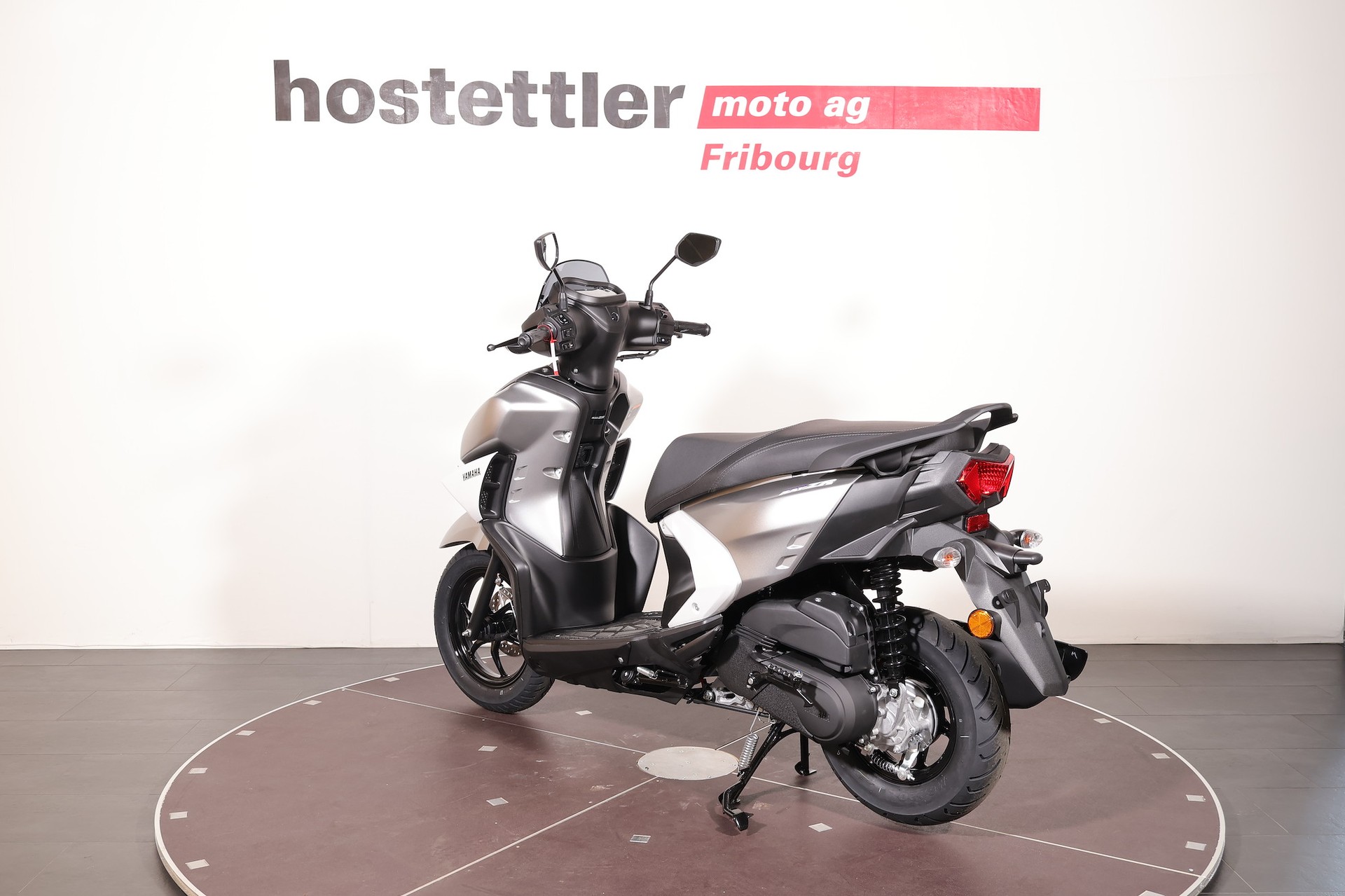YAMAHA RayZR-showroom-element-3