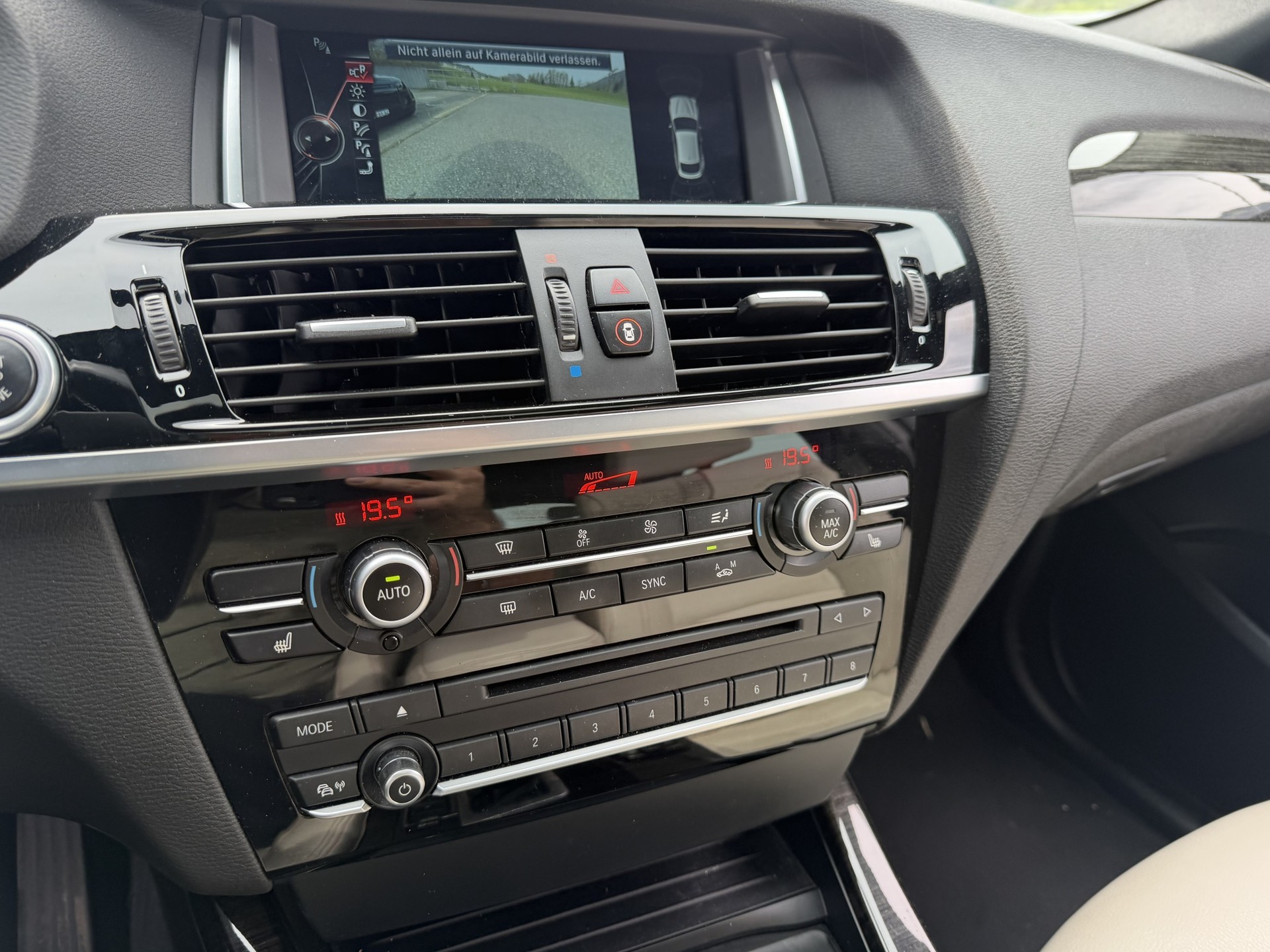BMW X4 xDrive 35i xLine Steptronic-image-12