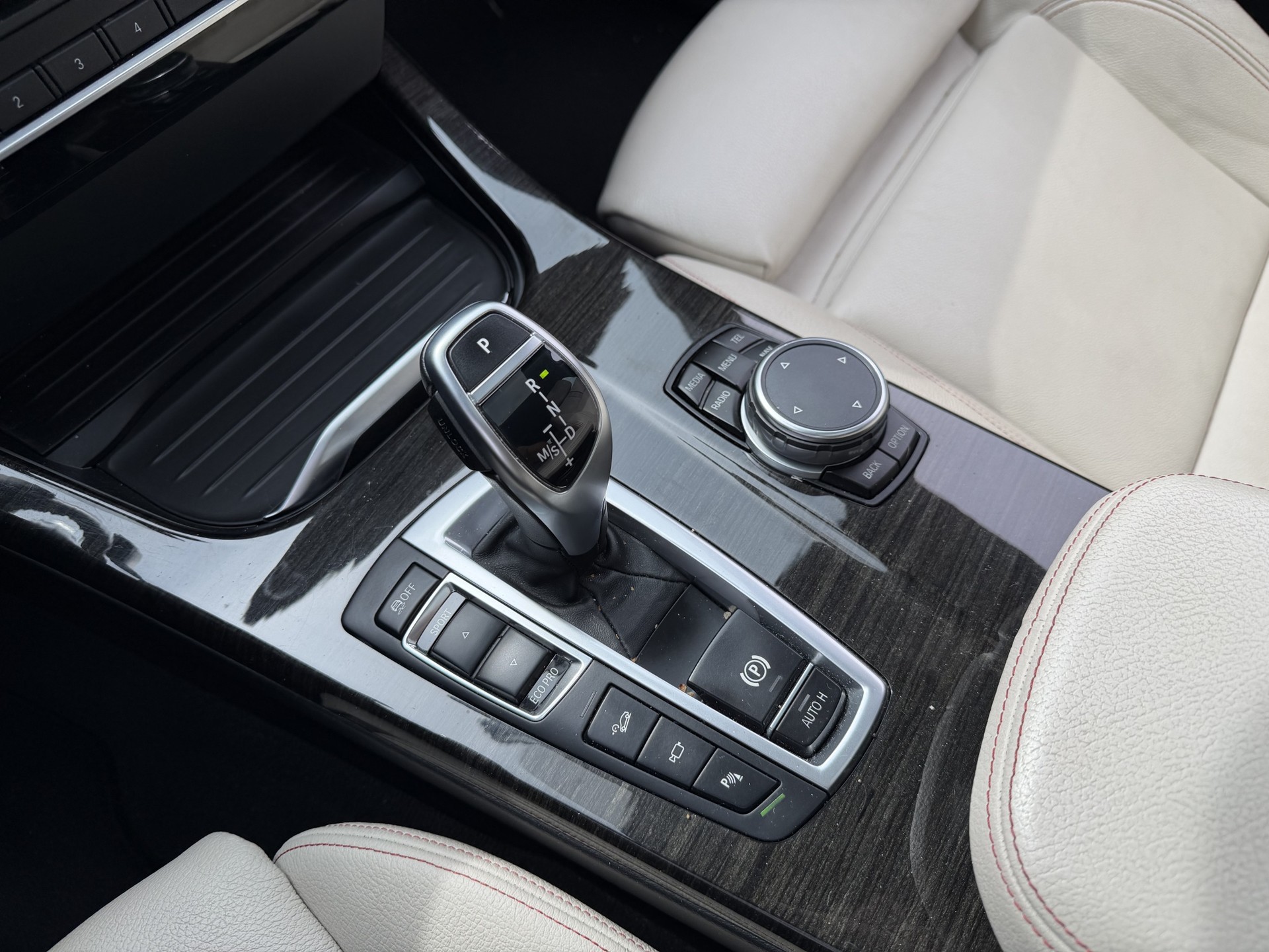 BMW X4 xDrive 35i xLine Steptronic-image-15