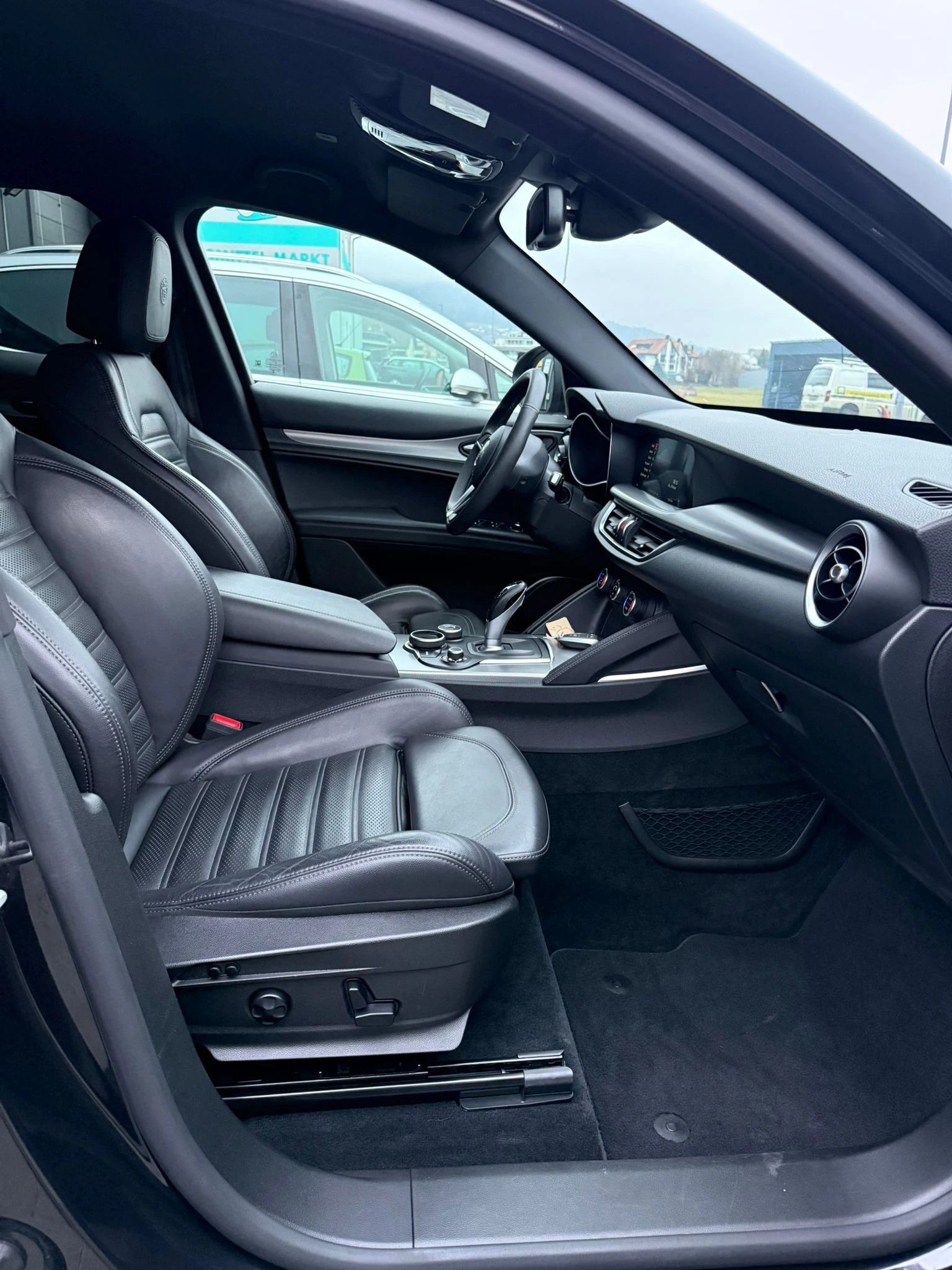 ALFA ROMEO Stelvio 2.0 Executive Q4 Automatic-image-13