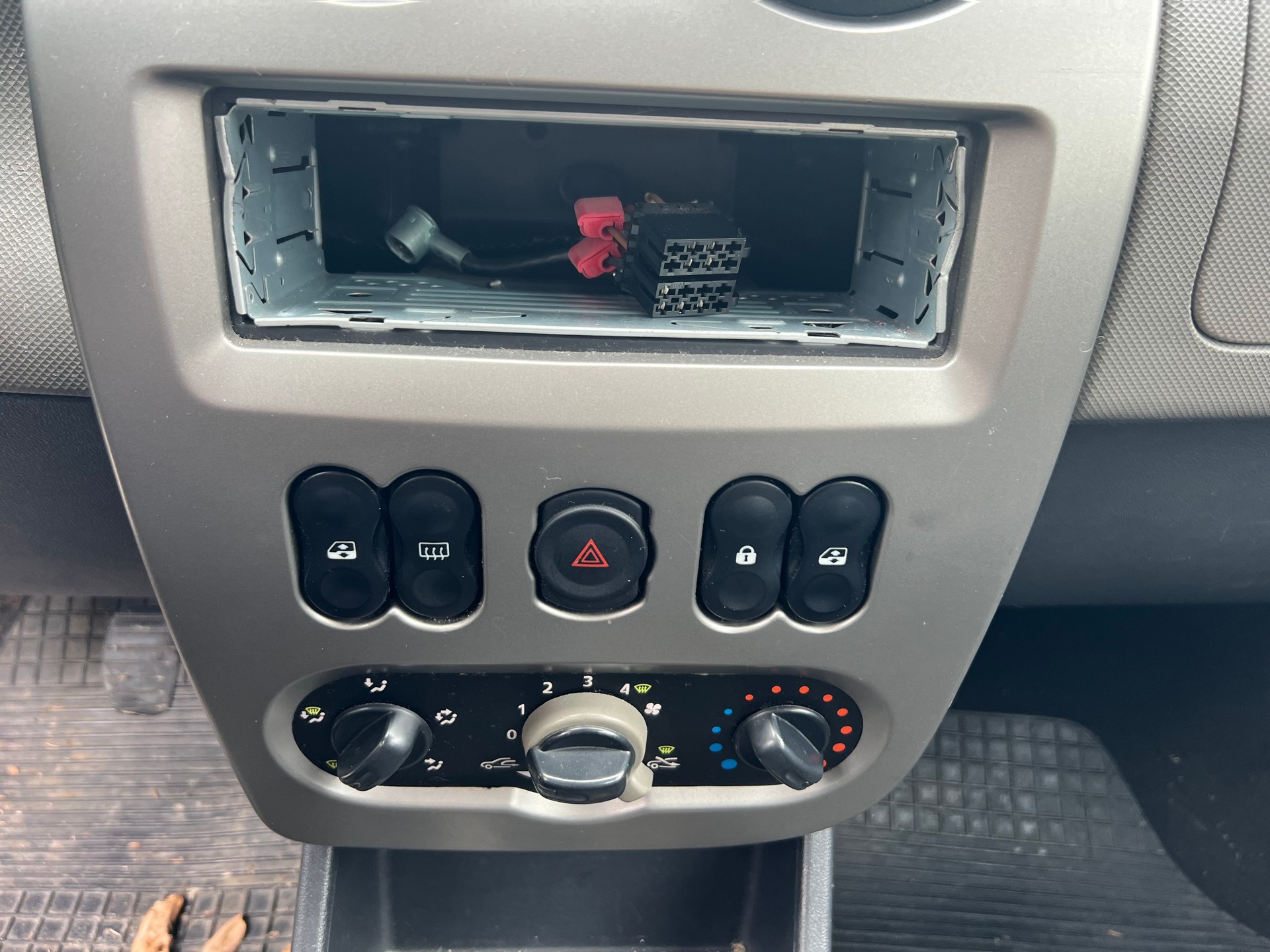 DACIA Sandero 1.2 Ambiance-image-11