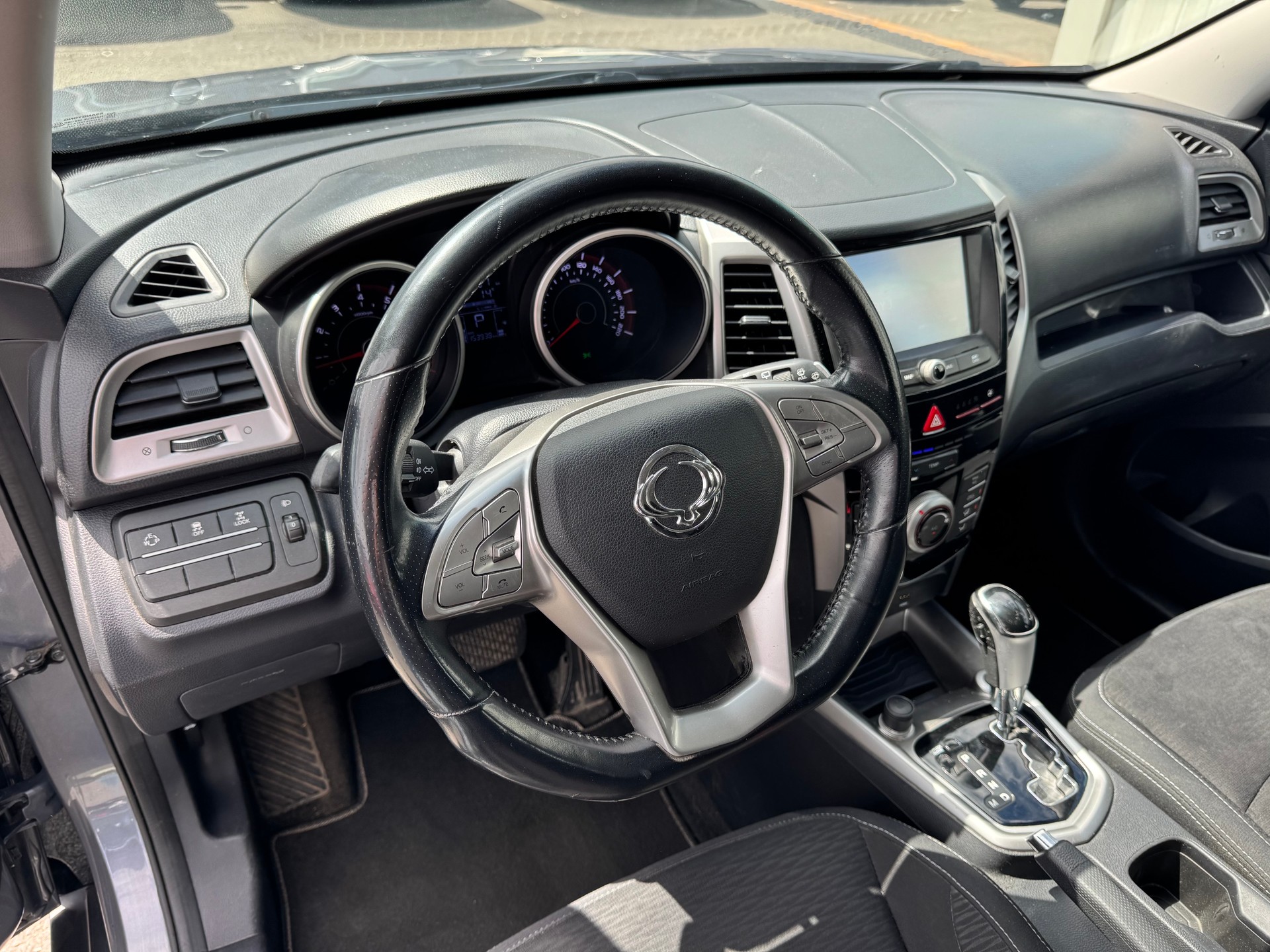 KGM-SsangYong Tivoli 1.6 e-XGi Quartz 4WD Automatic-image-8