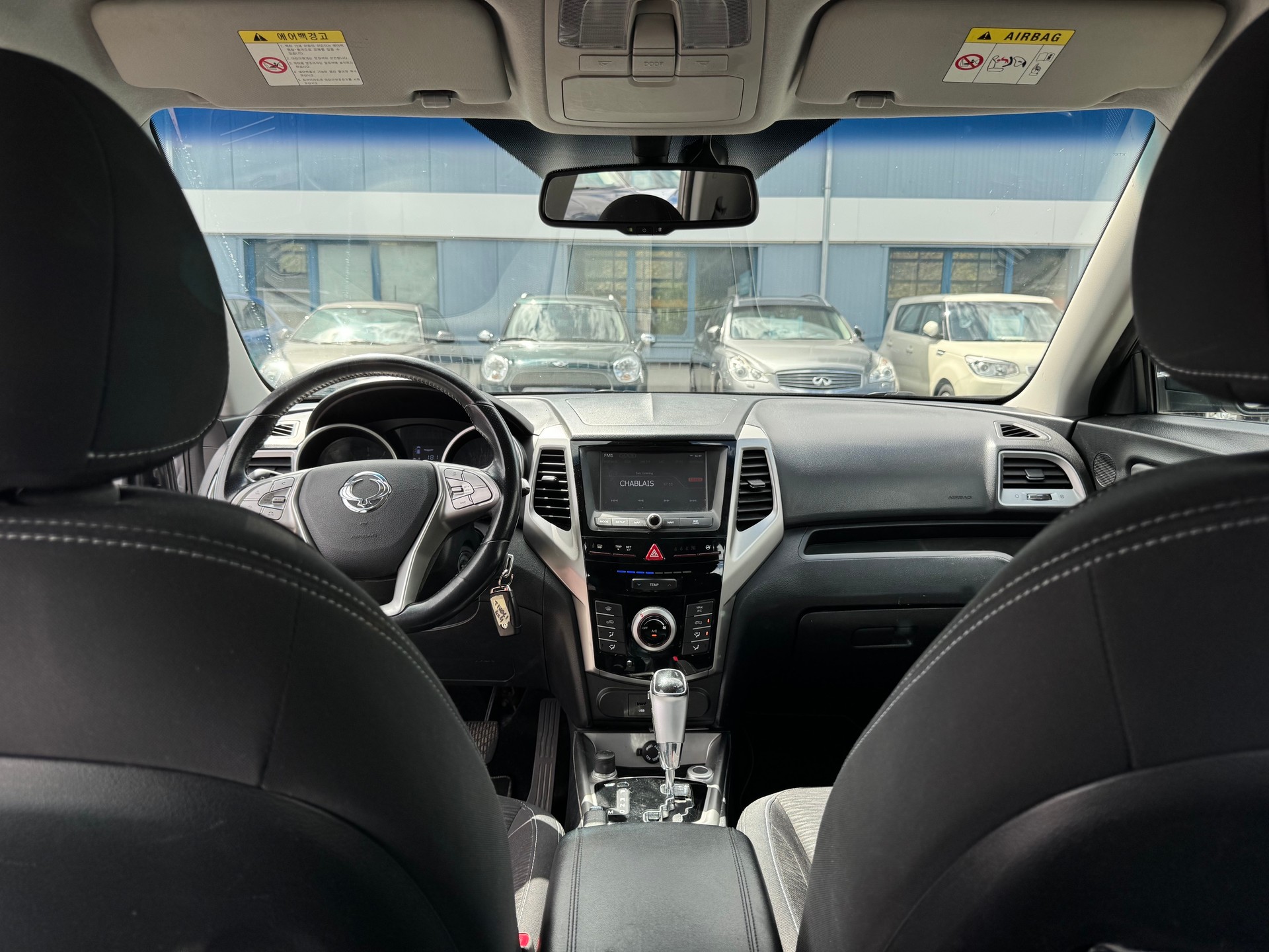 KGM-SsangYong Tivoli 1.6 e-XGi Quartz 4WD Automatic-image-10