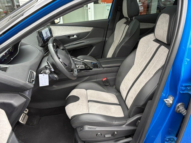 PEUGEOT 3008 300e Hybrid4 GT Pack EAT8-image-9
